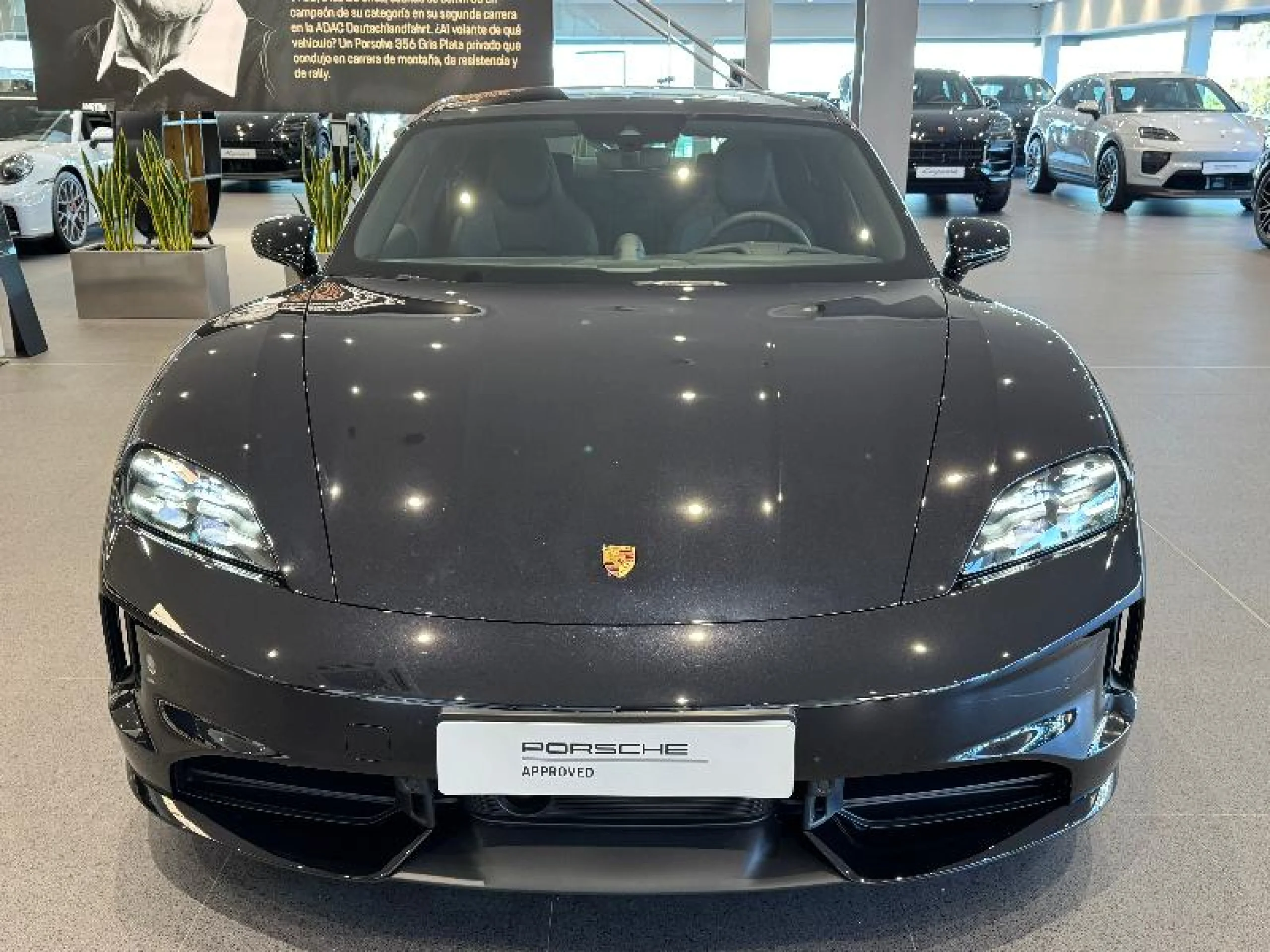 PORSCHE TAYCAN BLACK EDITION - Foto 8