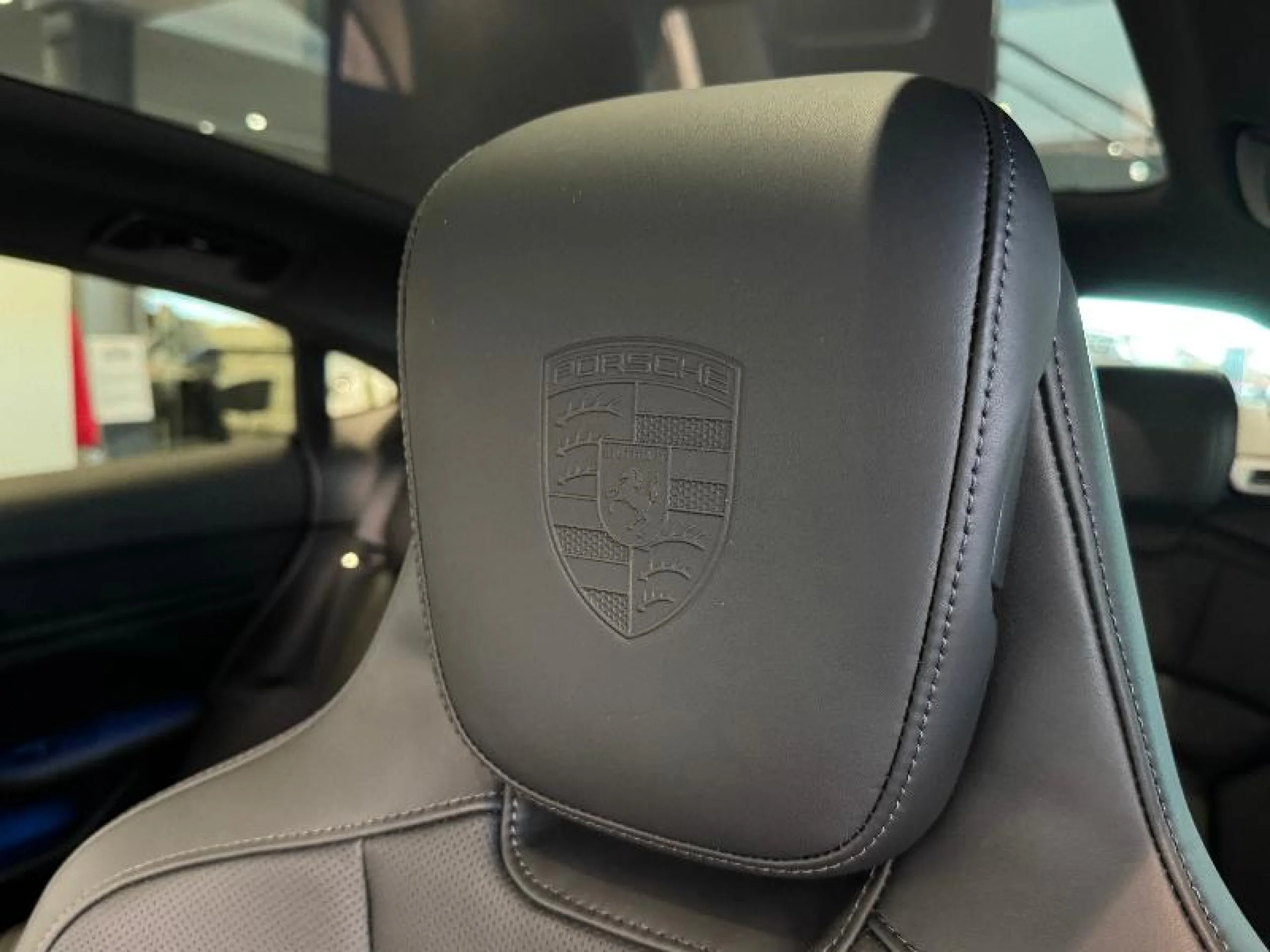 PORSCHE TAYCAN BLACK EDITION - Foto 12