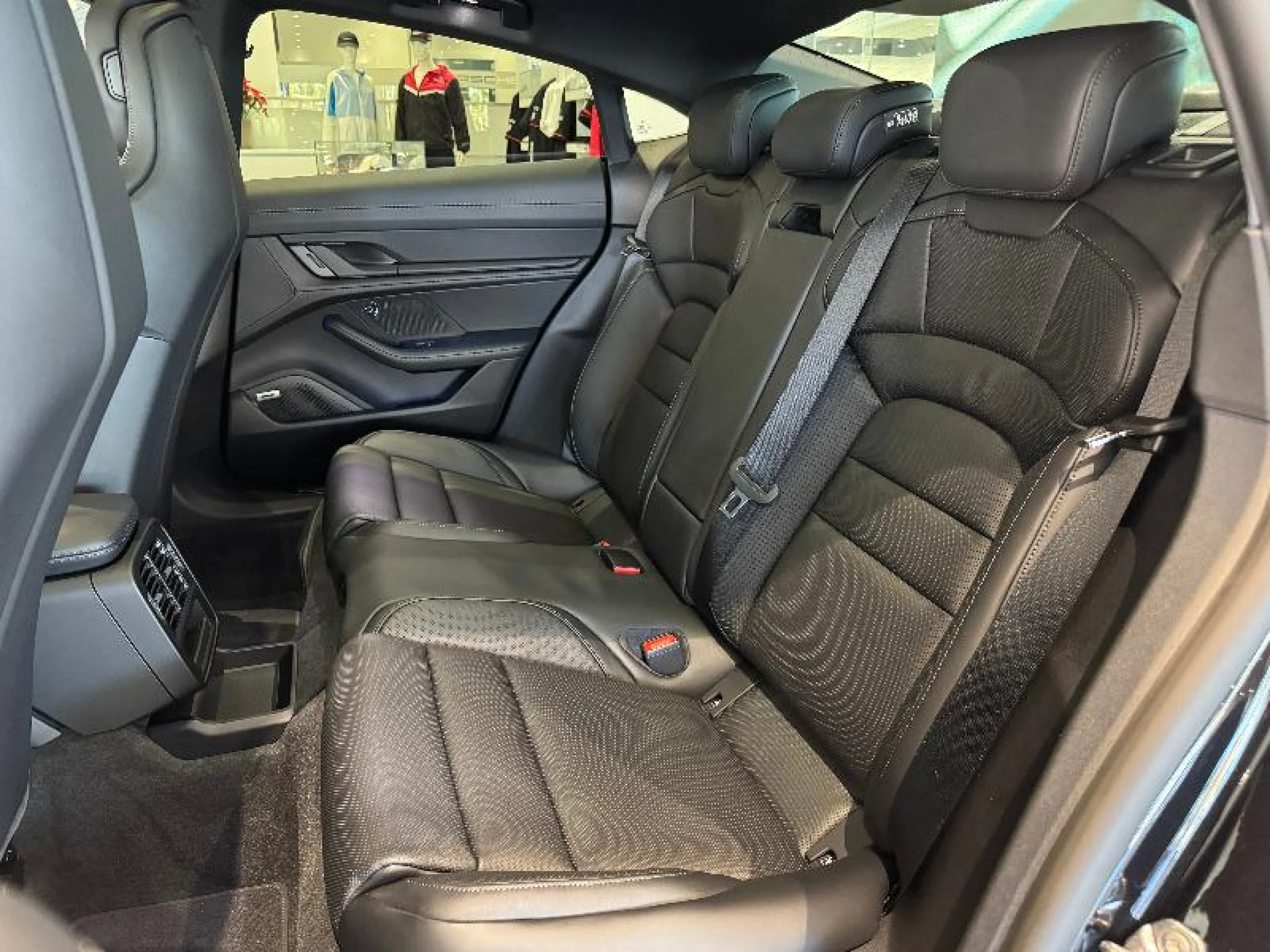 PORSCHE TAYCAN BLACK EDITION - Foto 19