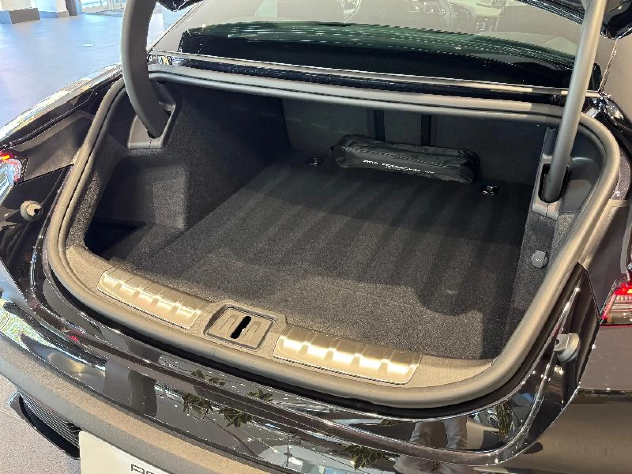 PORSCHE TAYCAN BLACK EDITION - Foto 26