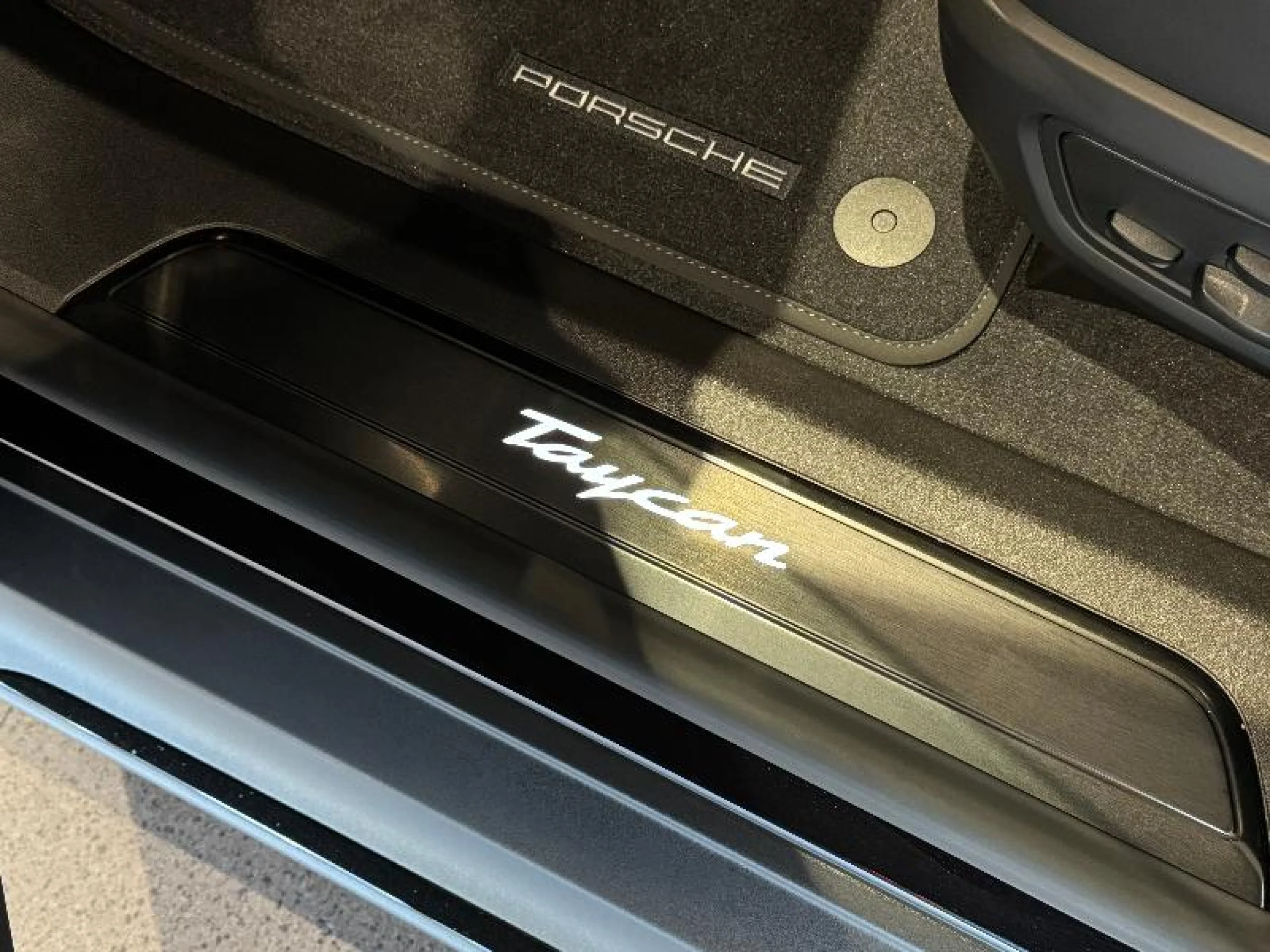 PORSCHE TAYCAN BLACK EDITION - Foto 30