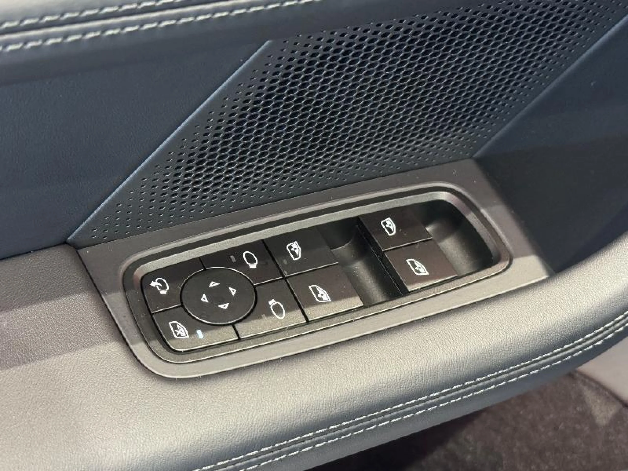 PORSCHE TAYCAN BLACK EDITION - Foto 32