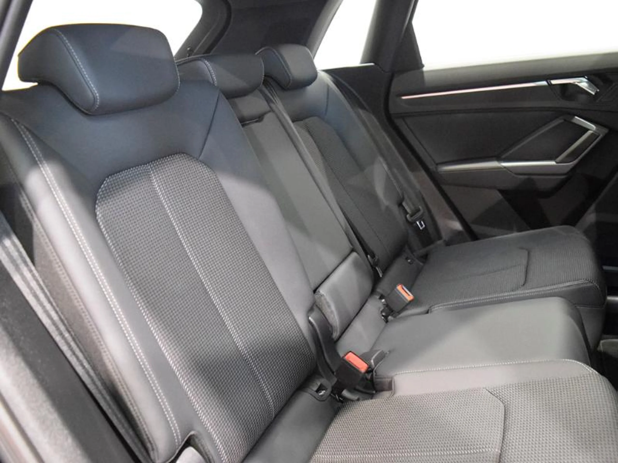 AUDI Q3 BLACK LINE 35 TDI 110KW (150CV) S TRONIC - Foto 8