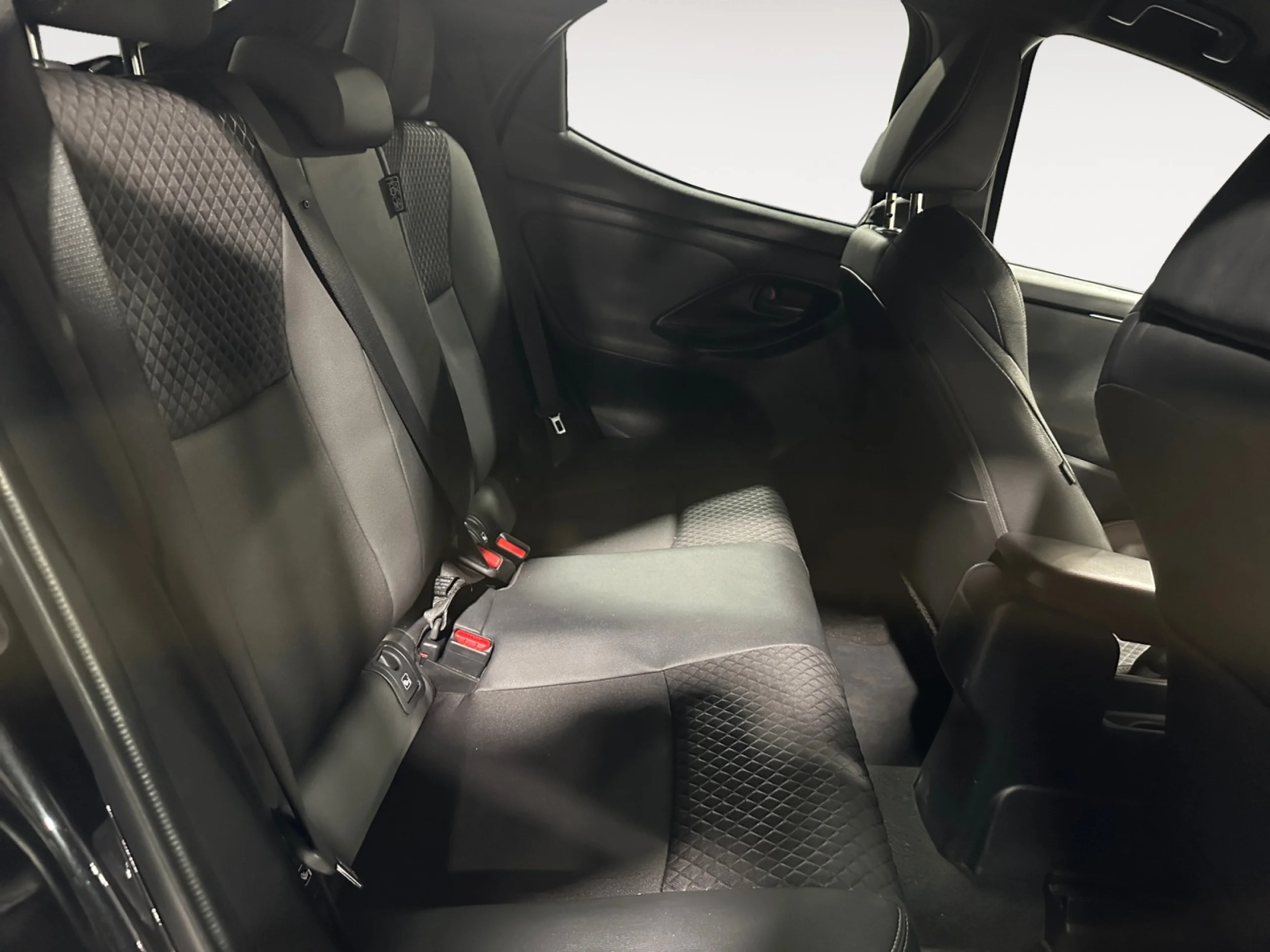 TOYOTA Yaris 1.5 120H STYLE - Foto 6