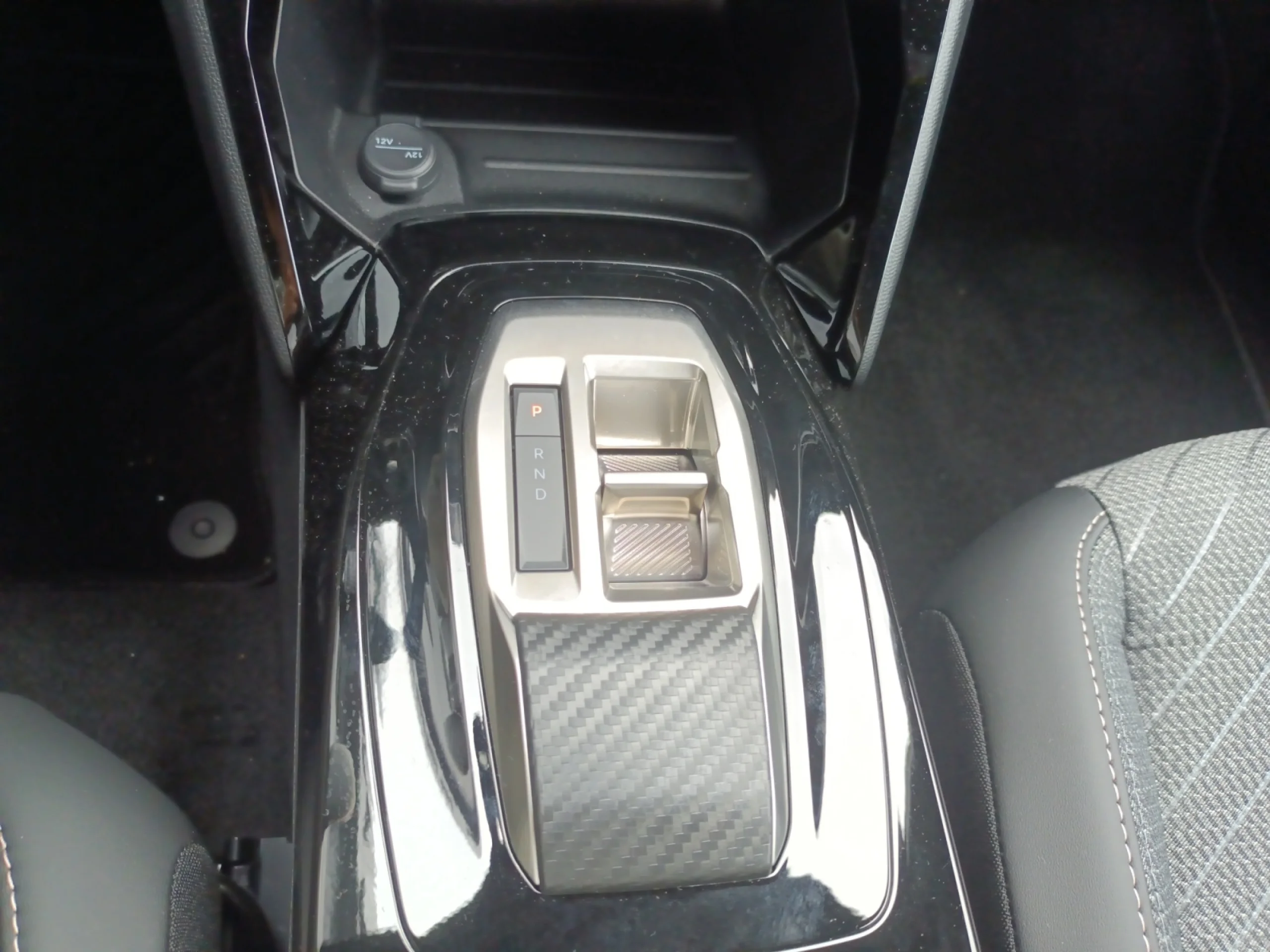 PEUGEOT 2008 2008 ALLURE HYBRID 145 EDCS6 - Foto 10