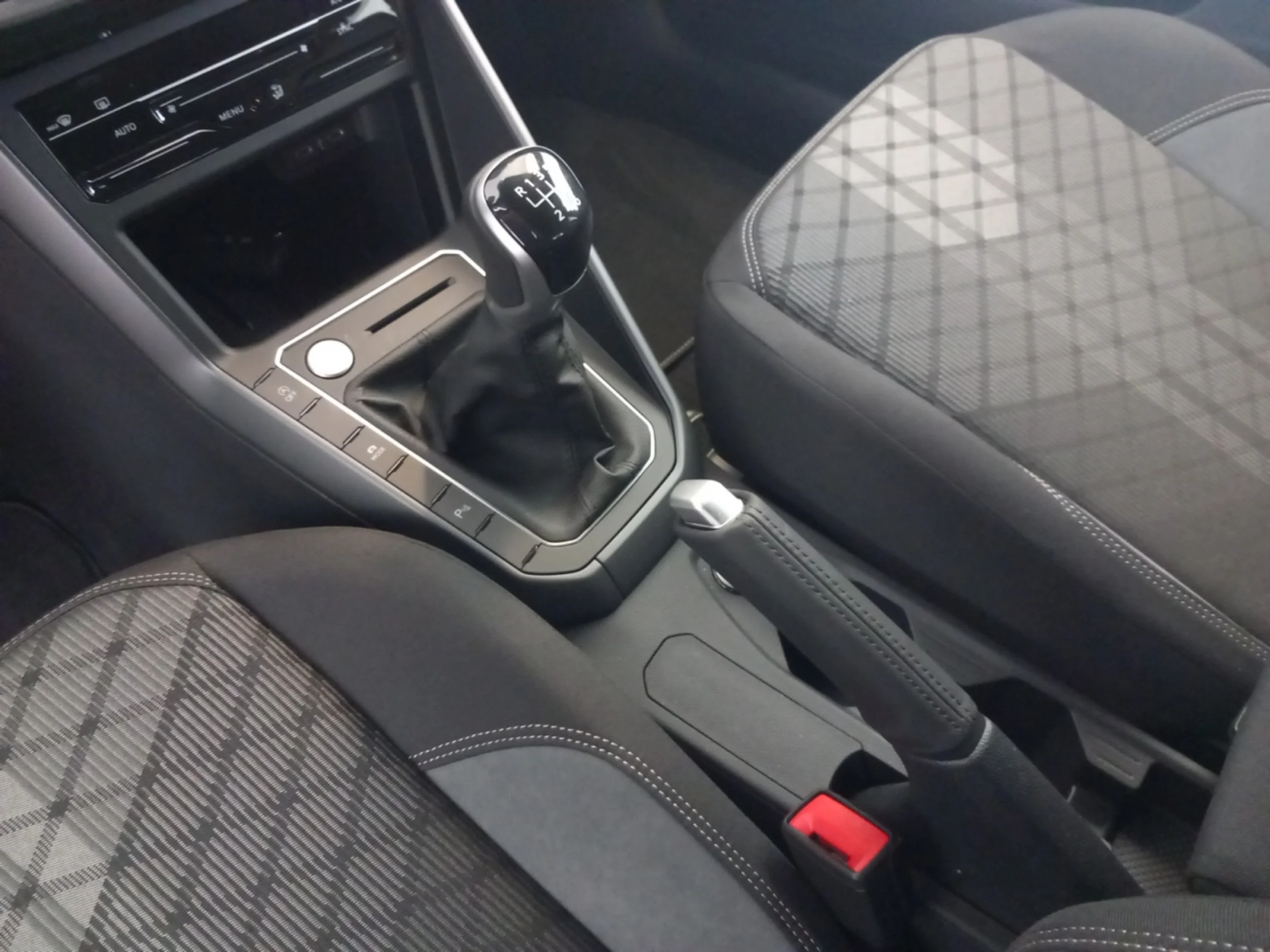 VOLKSWAGEN TAIGO R LINE 1.0 TSI 85KW (116CV) - Foto 14