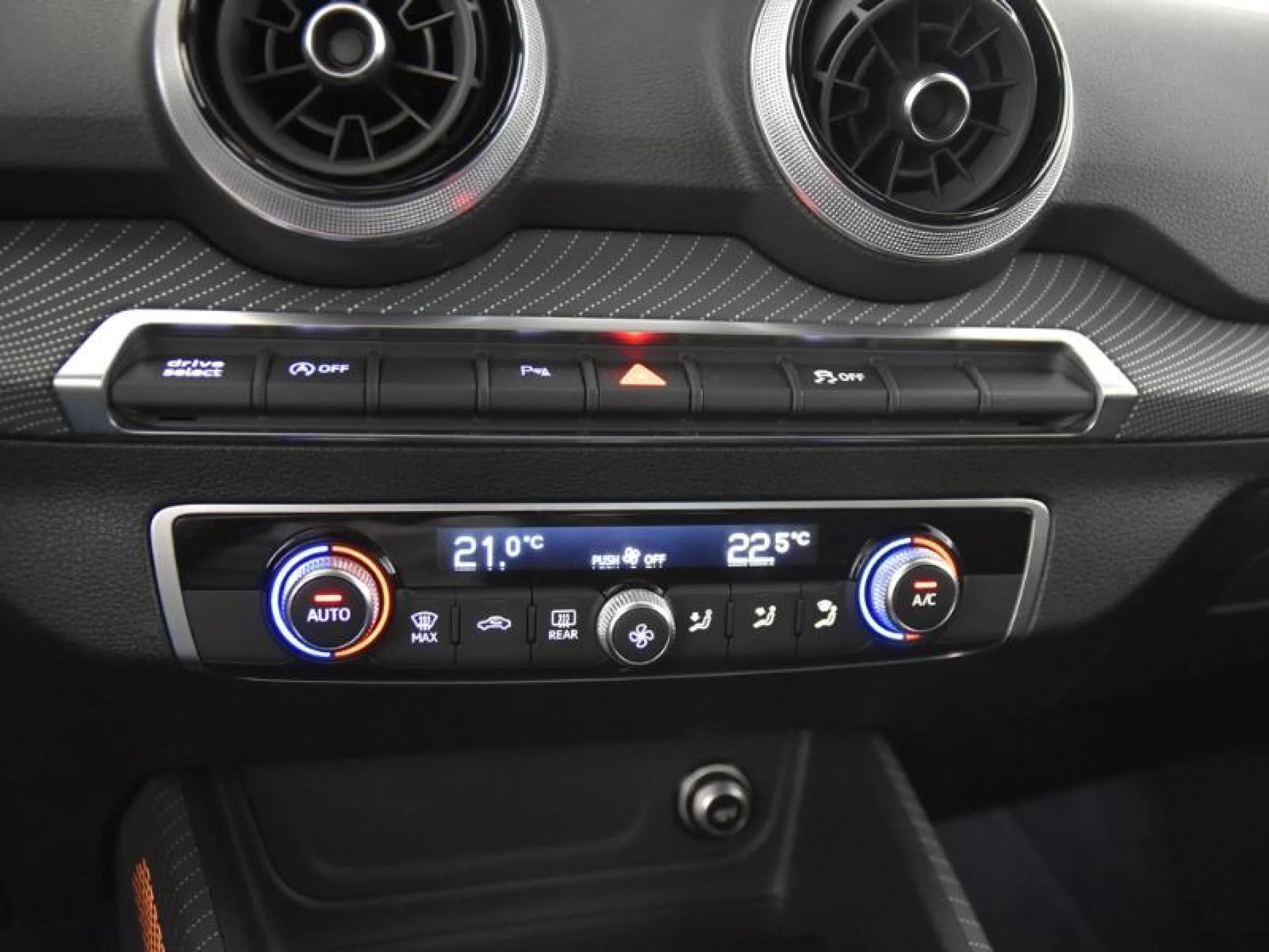 AUDI Q2 ADRENALIN 35 TFSI 110KW (150CV) S TRONIC - Foto 11