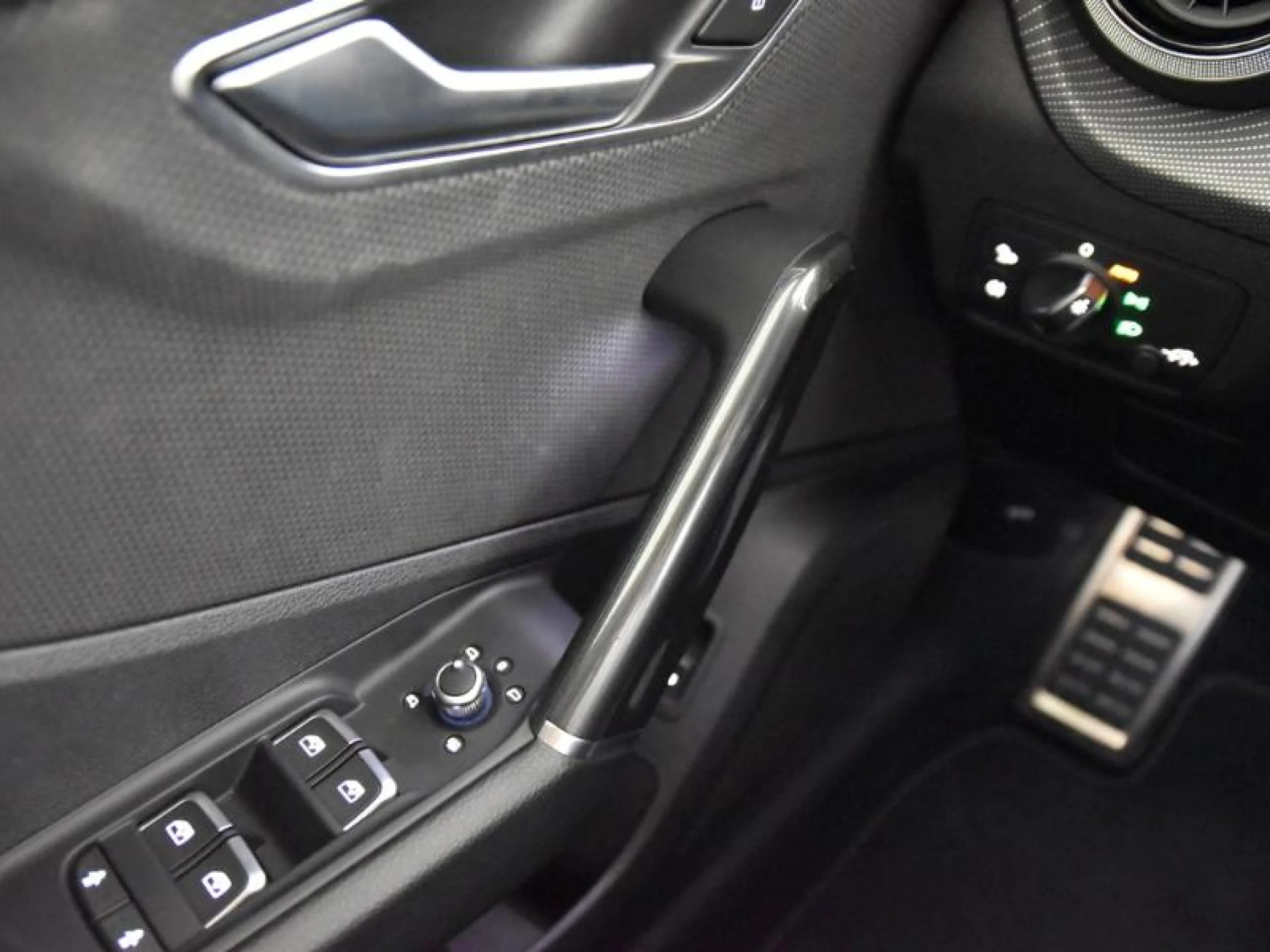 AUDI Q2 ADRENALIN 35 TFSI 110KW (150CV) S TRONIC - Foto 19