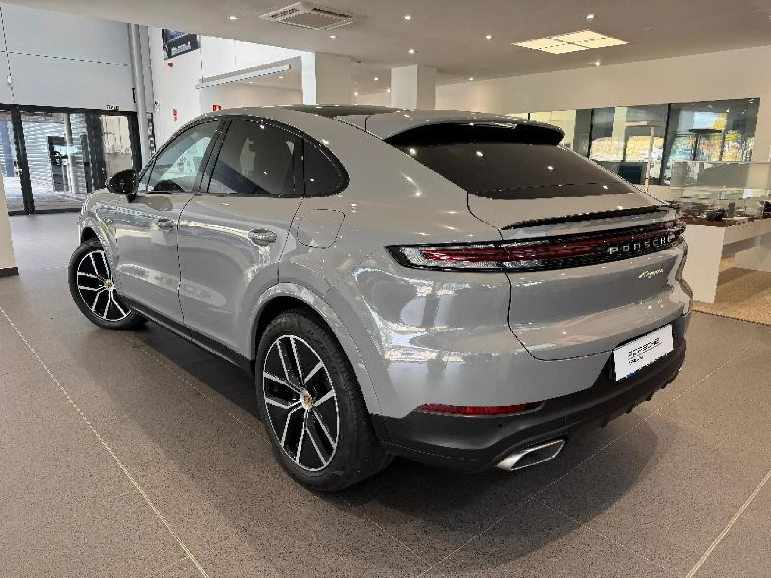PORSCHE CAYENNE COUPE E HYBRID - Foto 3