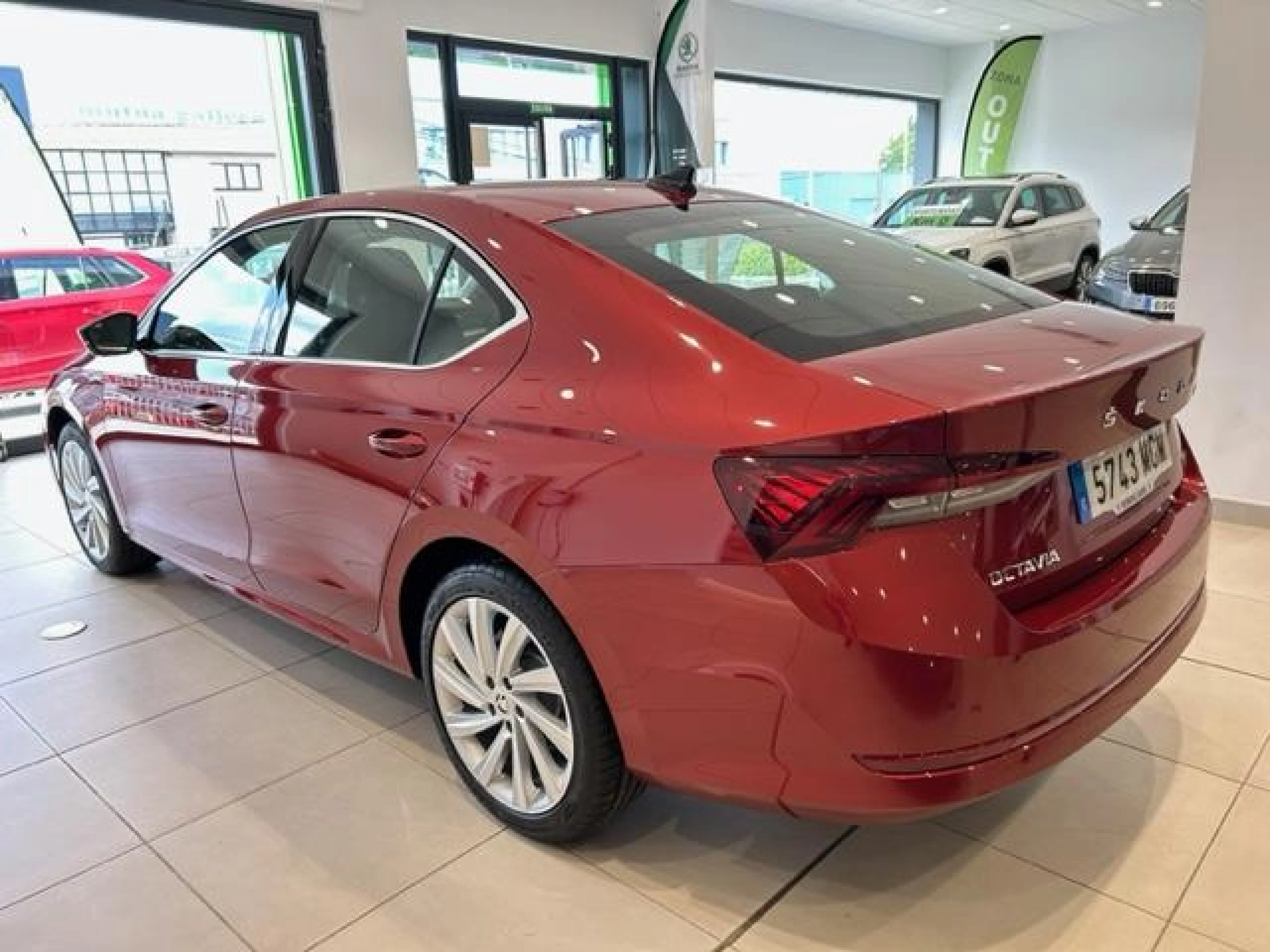 SKODA OCTAVIA 1.5 TSI M HEV 110KW(150CV) DSG SELECTION - Foto 2