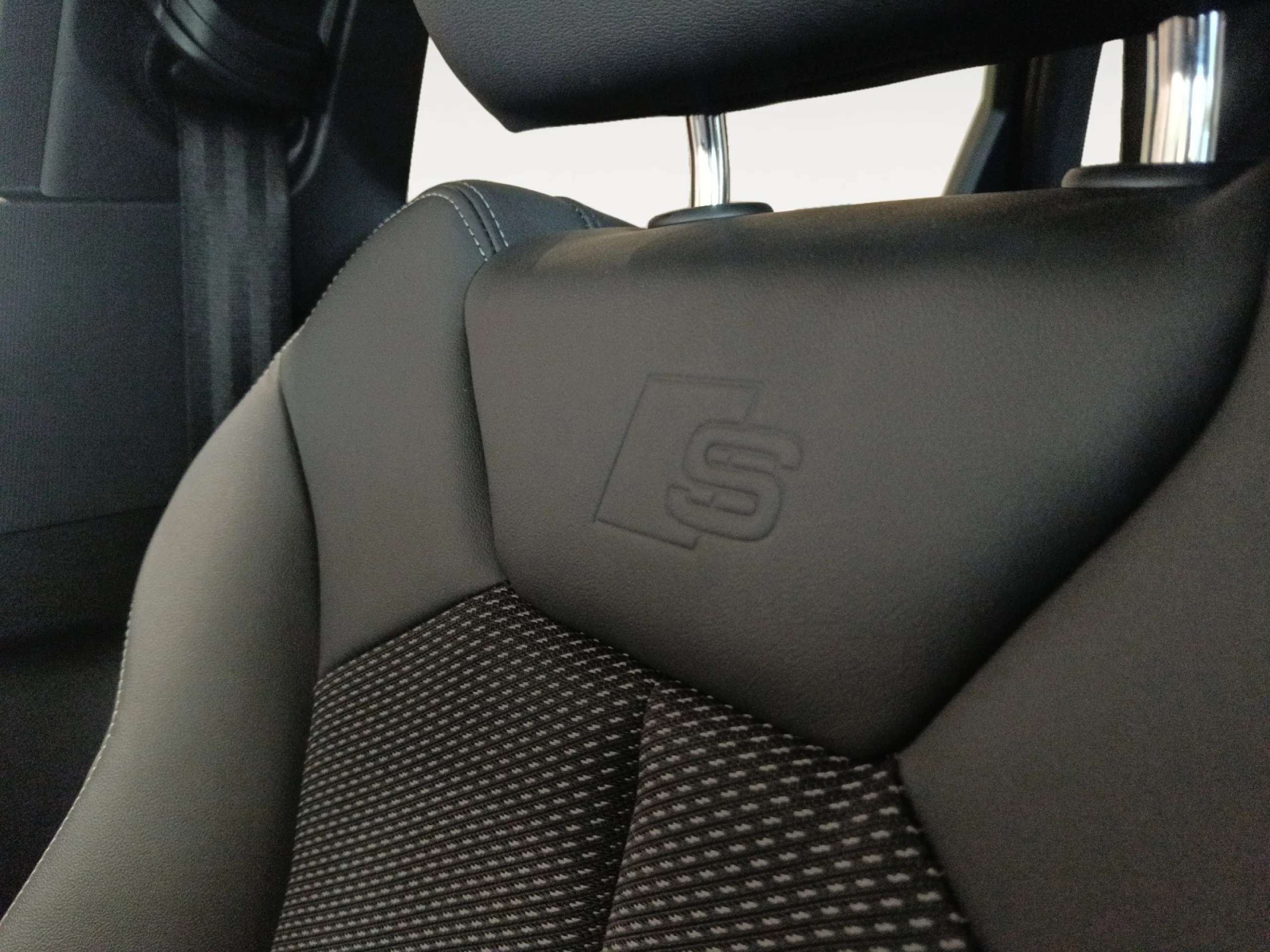 AUDI Q3 BLACK LINE 35 TDI 110KW (150CV) S TRONIC - Foto 19