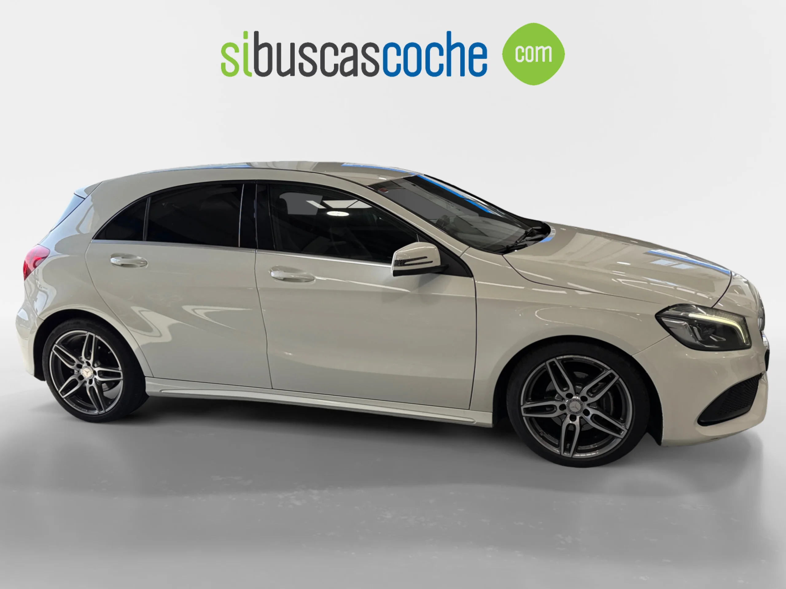MERCEDES-BENZ CLASE A A 200 D AMG LINE - Foto 3