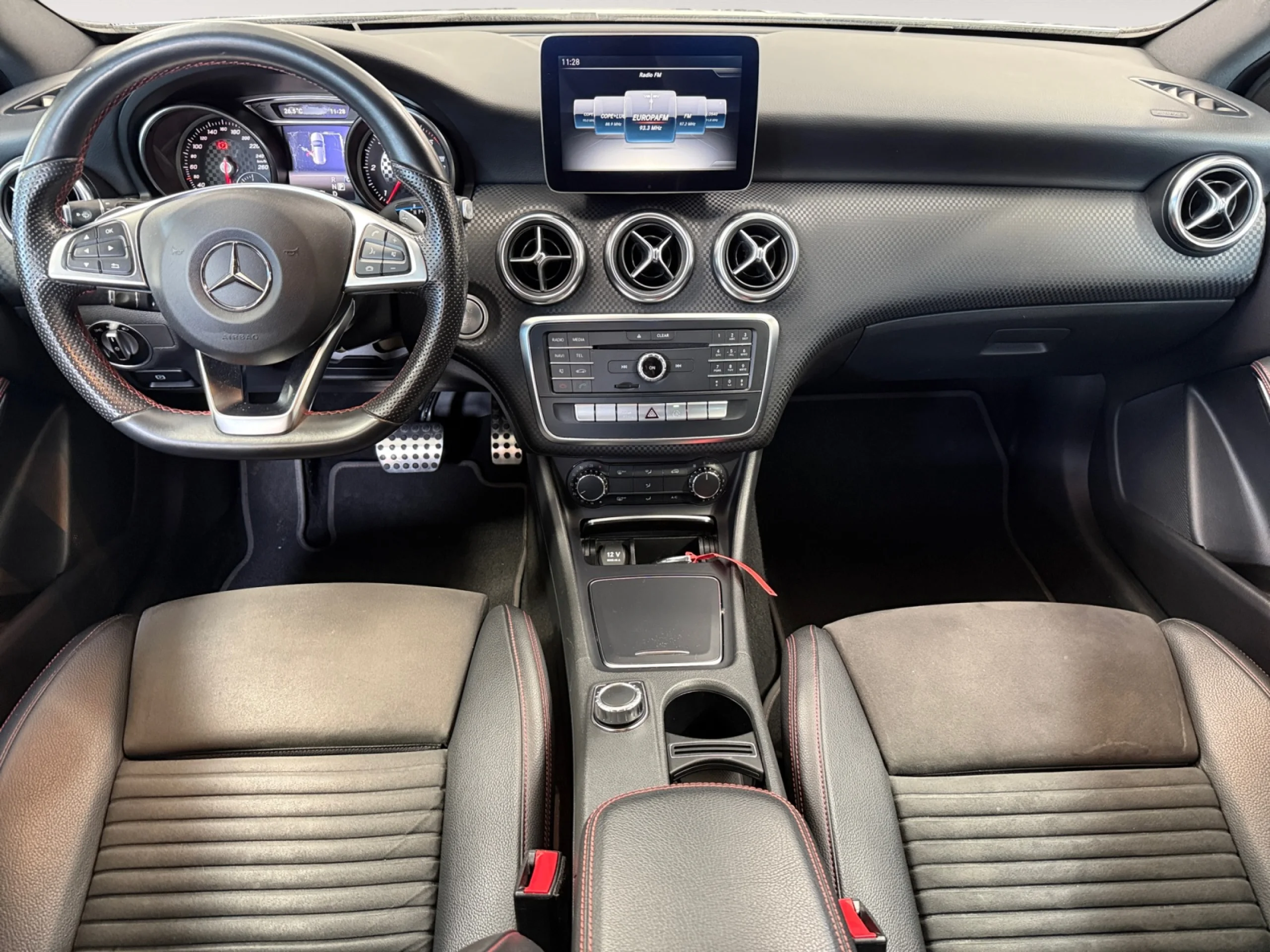 MERCEDES-BENZ CLASE A A 200 D AMG LINE - Foto 4