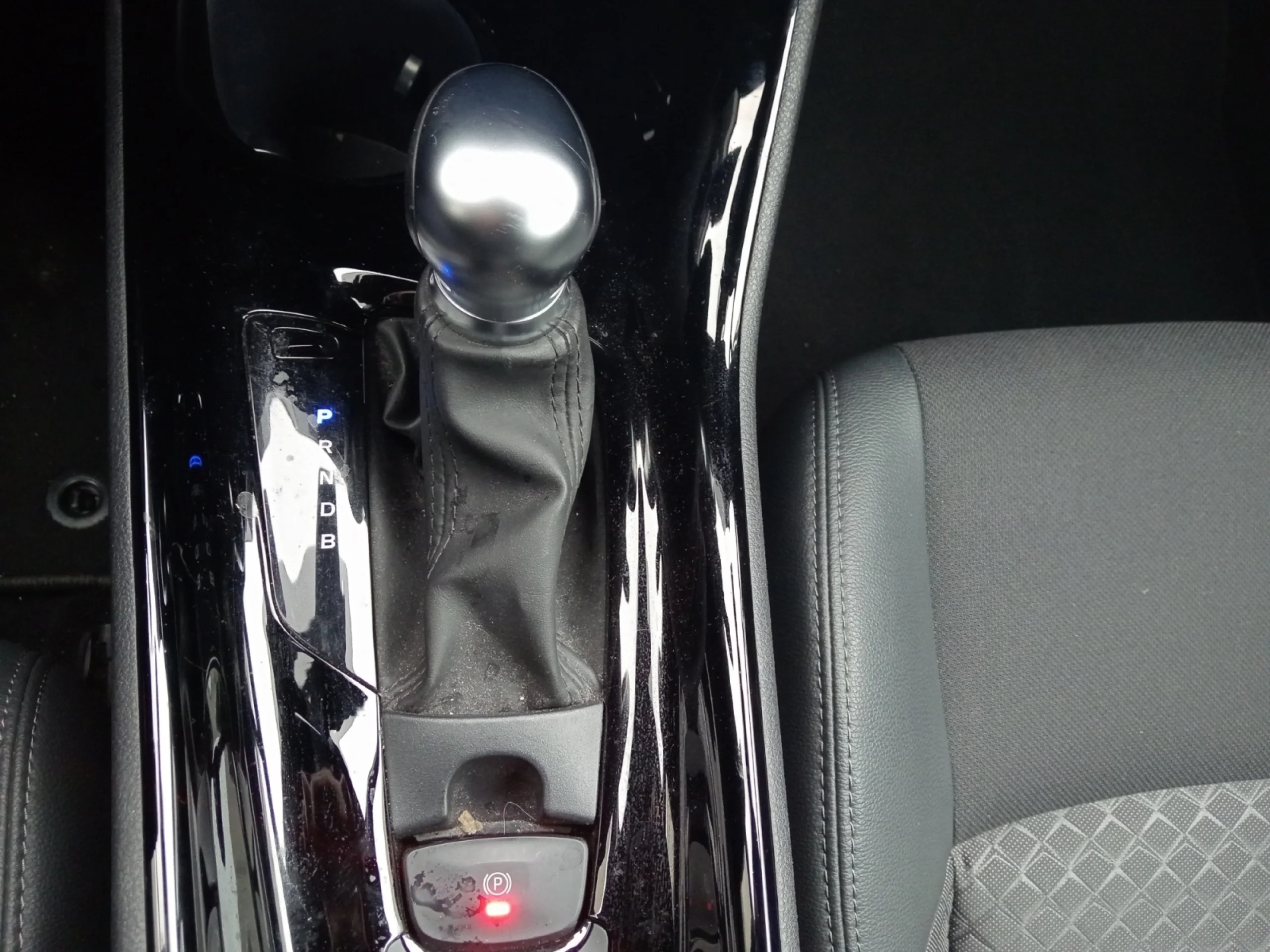 TOYOTA C HR 1.8 125H ADVANCE - Foto 15