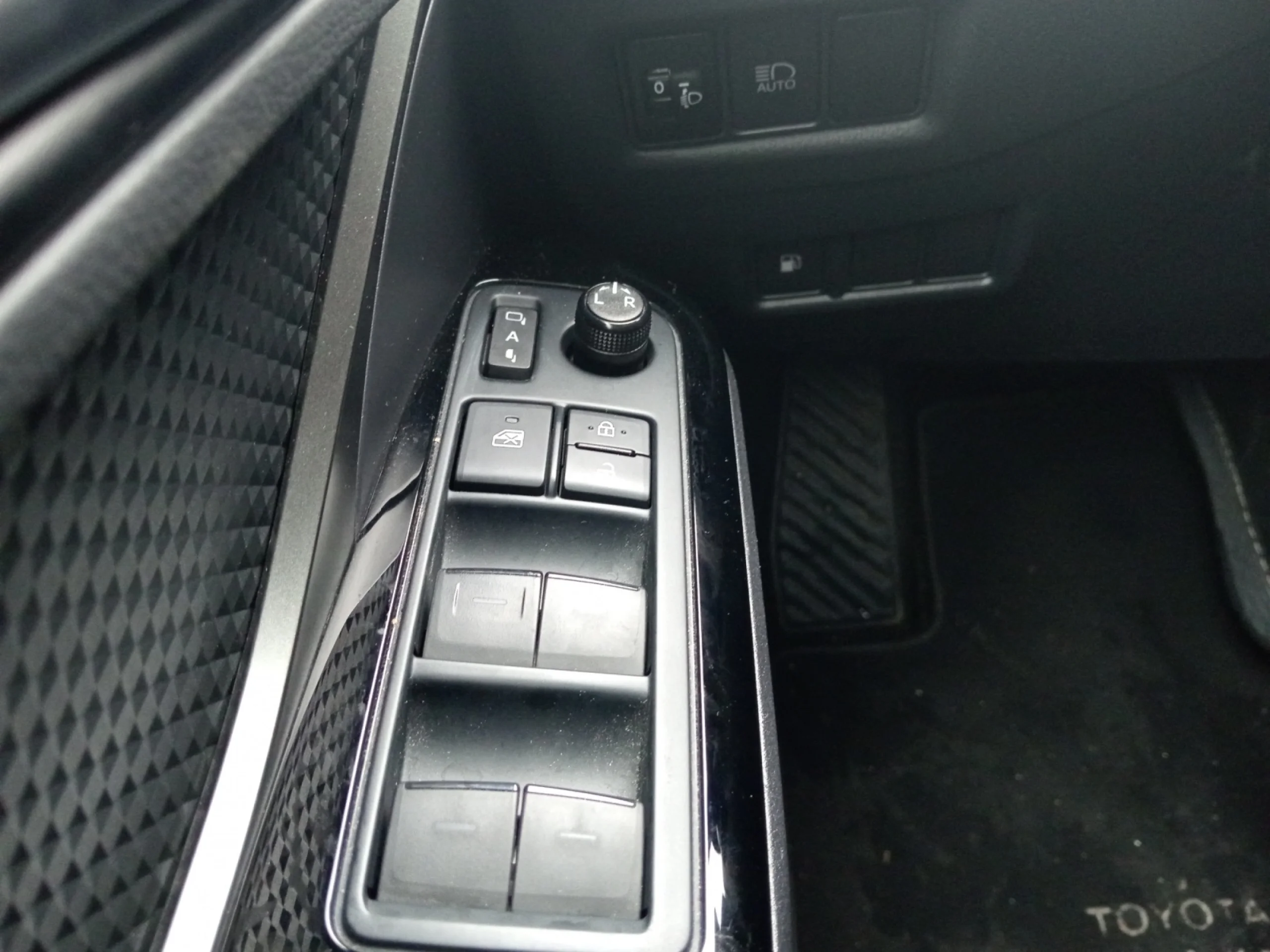 TOYOTA C HR 1.8 125H ADVANCE - Foto 16