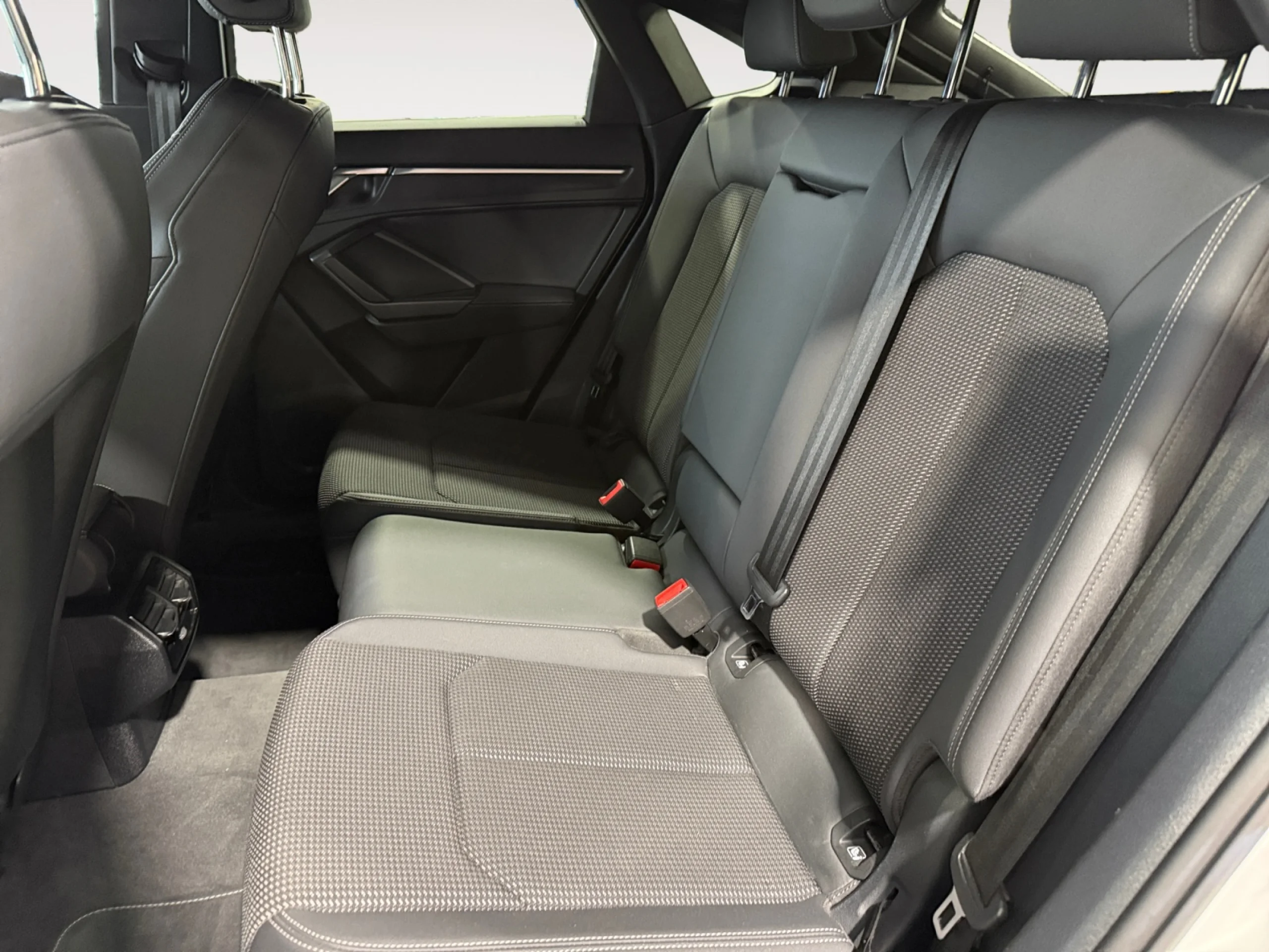 AUDI Q3 SPORTBACK BLACK LINE 35 TDI 110KW (150CV) S TRONIC - Foto 6