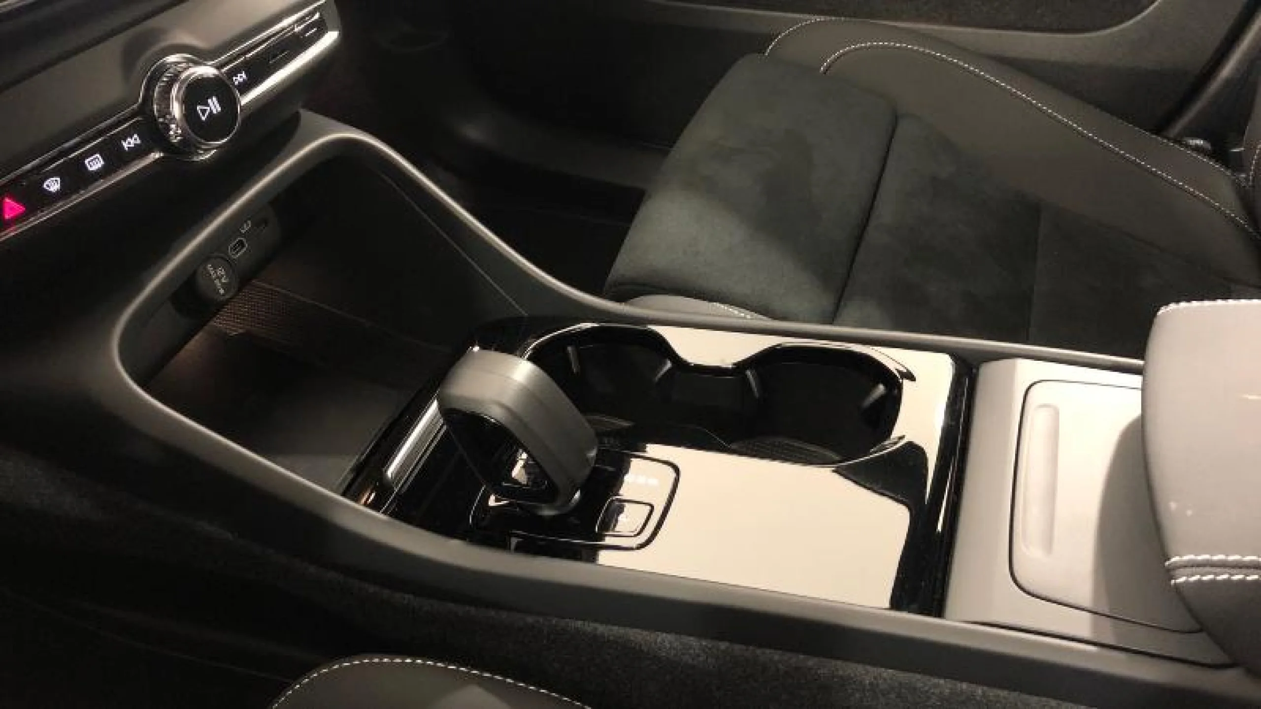 VOLVO C40 RECHARGE SINGLE EXTENDED CORE AUTO - Foto 16