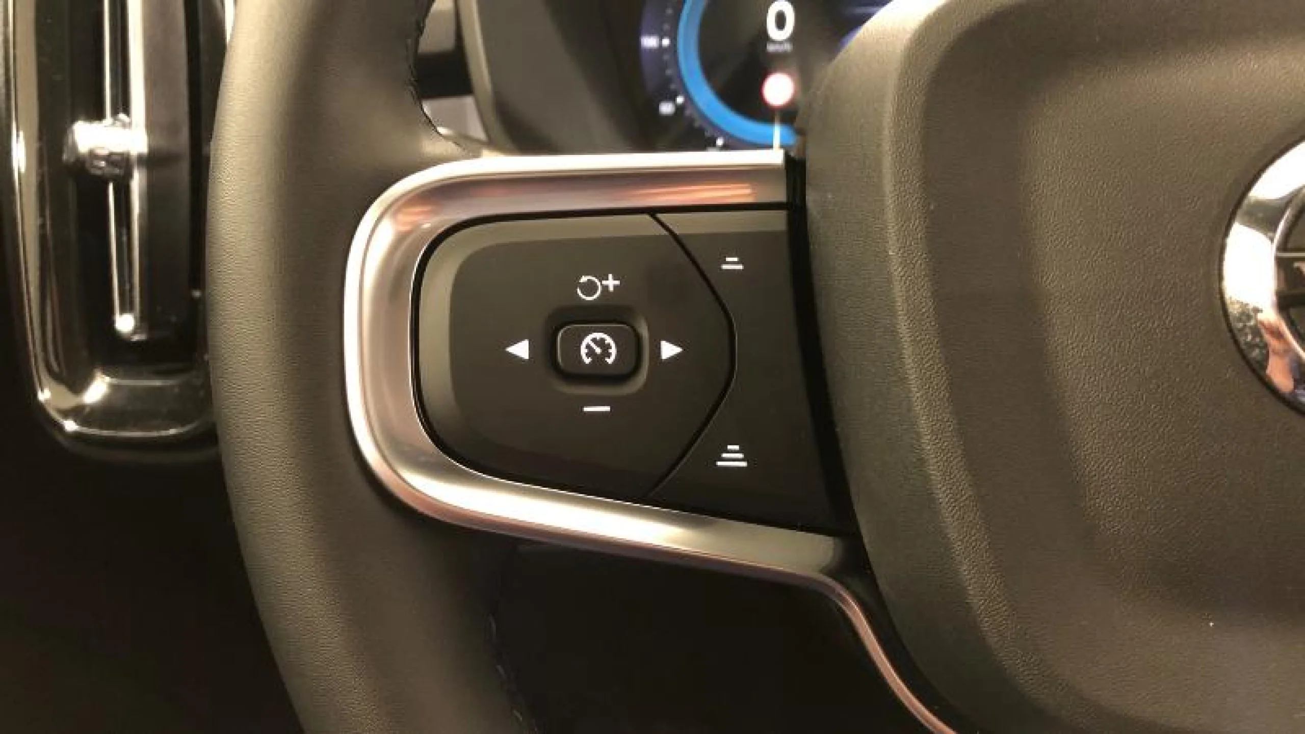 VOLVO C40 RECHARGE SINGLE EXTENDED CORE AUTO - Foto 17