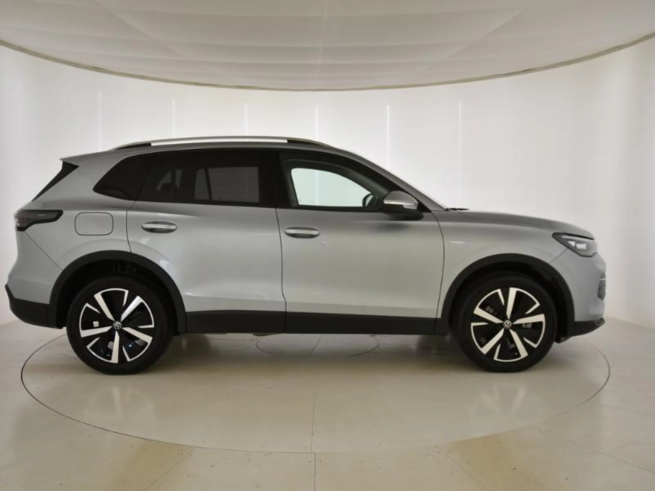 VOLKSWAGEN TIGUAN ··MÁS·· 1.5 TSI EHYBRID 150KW (204CV) DSG - Foto 3