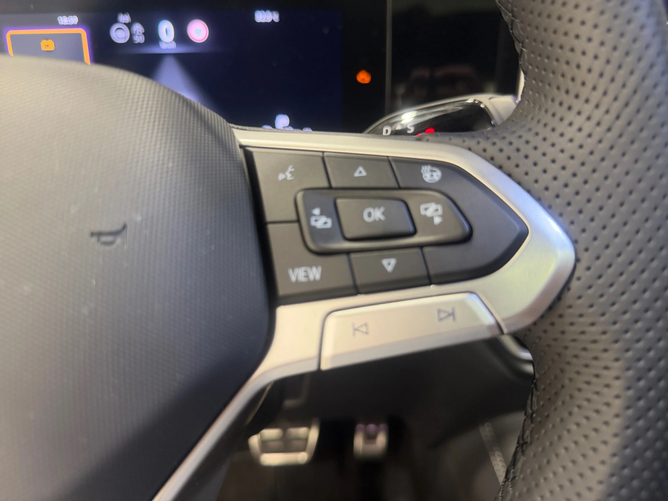 VOLKSWAGEN TIGUAN R LINE 2.0 TDI 142KW (193CV) DSG 4MOTION - Foto 10