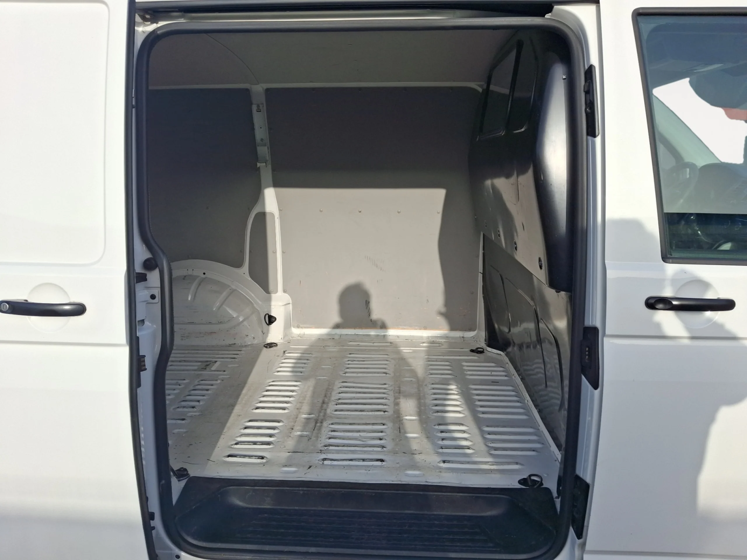 VOLKSWAGEN TRANSPORTER TRANSPORTER FURGSN BATALLA CORTA 2.0 TDI EU6 SCR BMT 75 KW (102 CV) 5 VEL. 2.800 - Foto 6