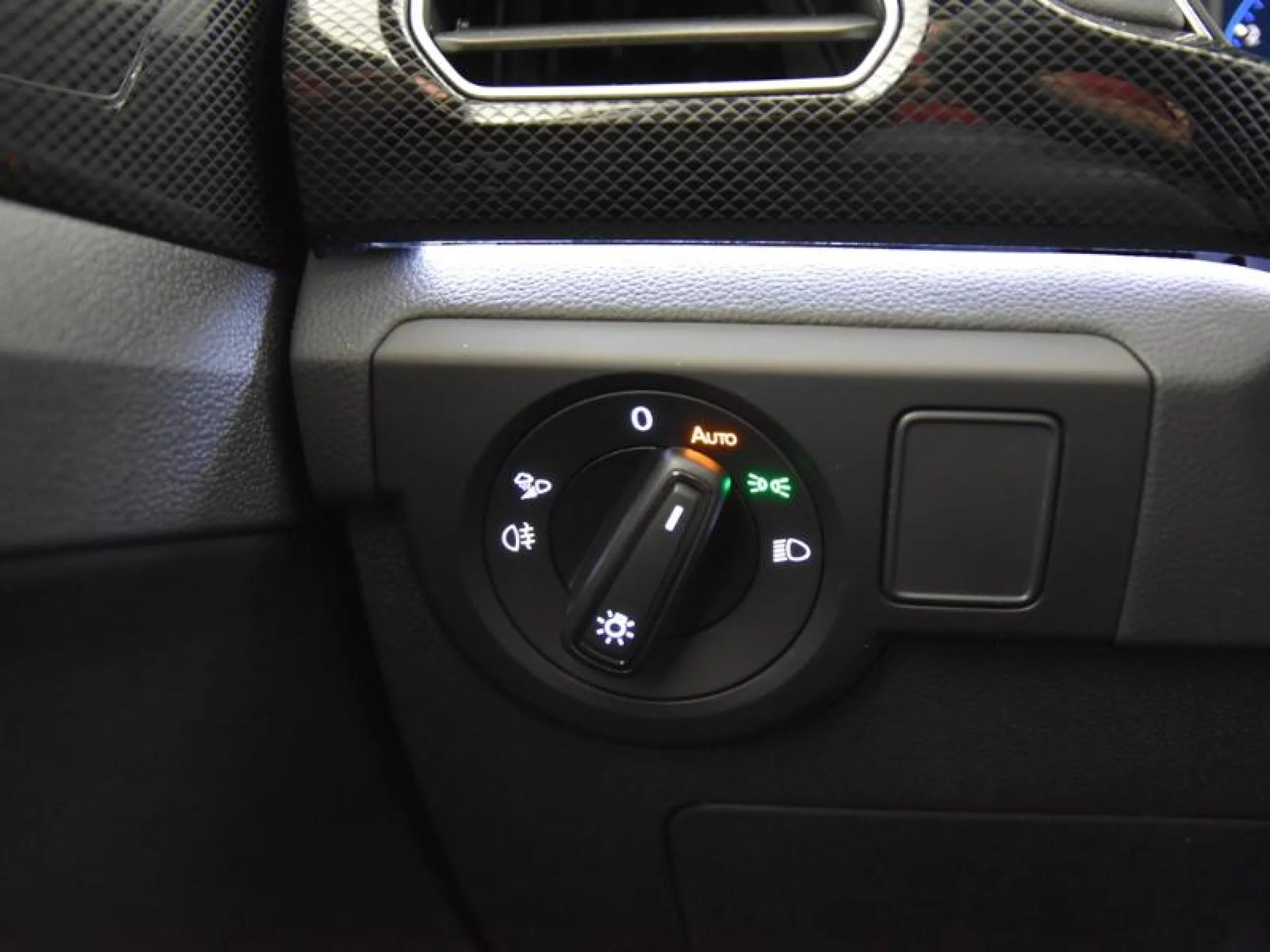 VOLKSWAGEN T CROSS T CROSS R LINE  1.0 TSI 85 KW (116 CV)  6 VEL. - Foto 16