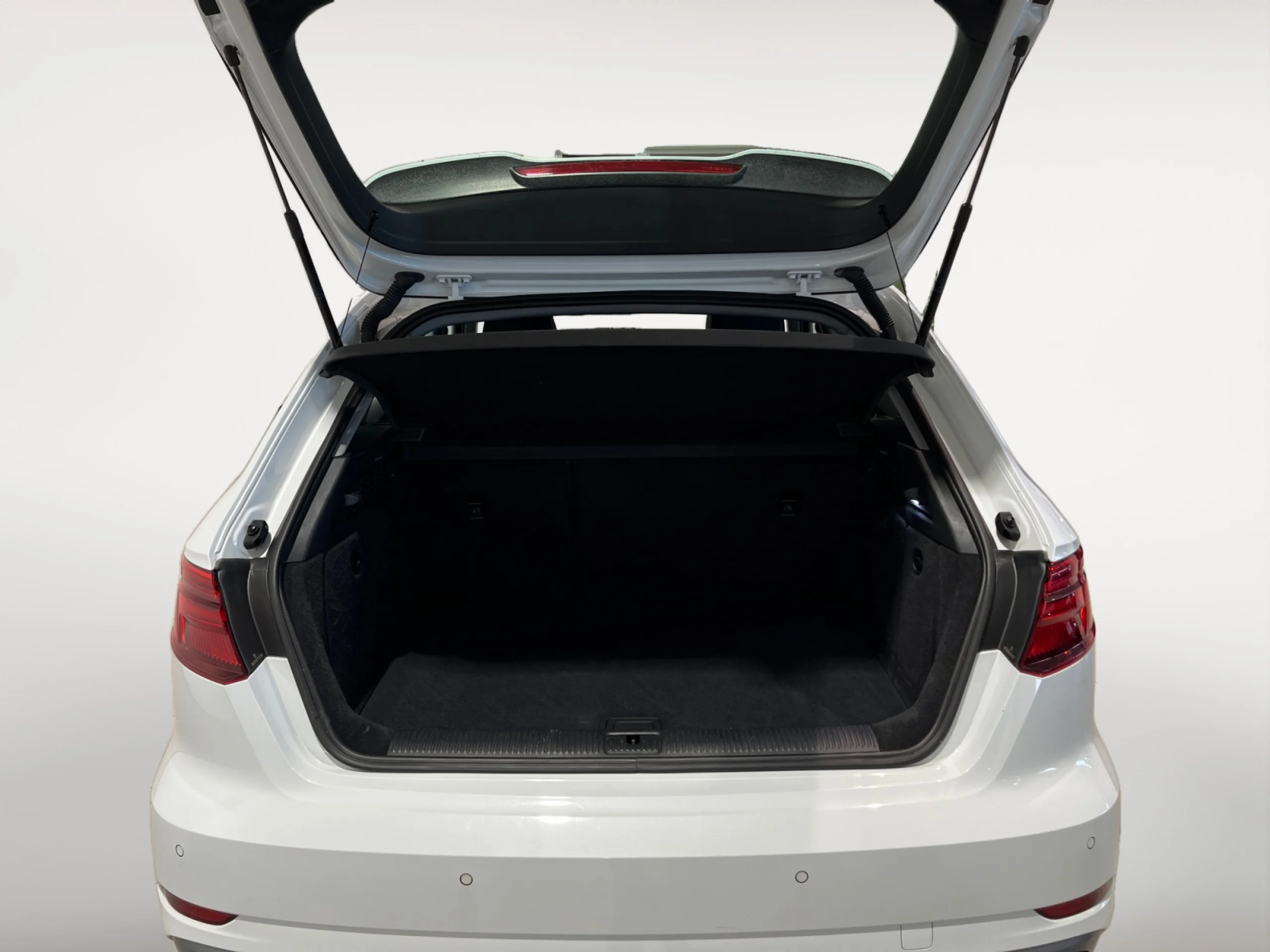 AUDI A3 DESIGN EDITION 1.6 TDI 85KW SPORTBACK - Foto 7