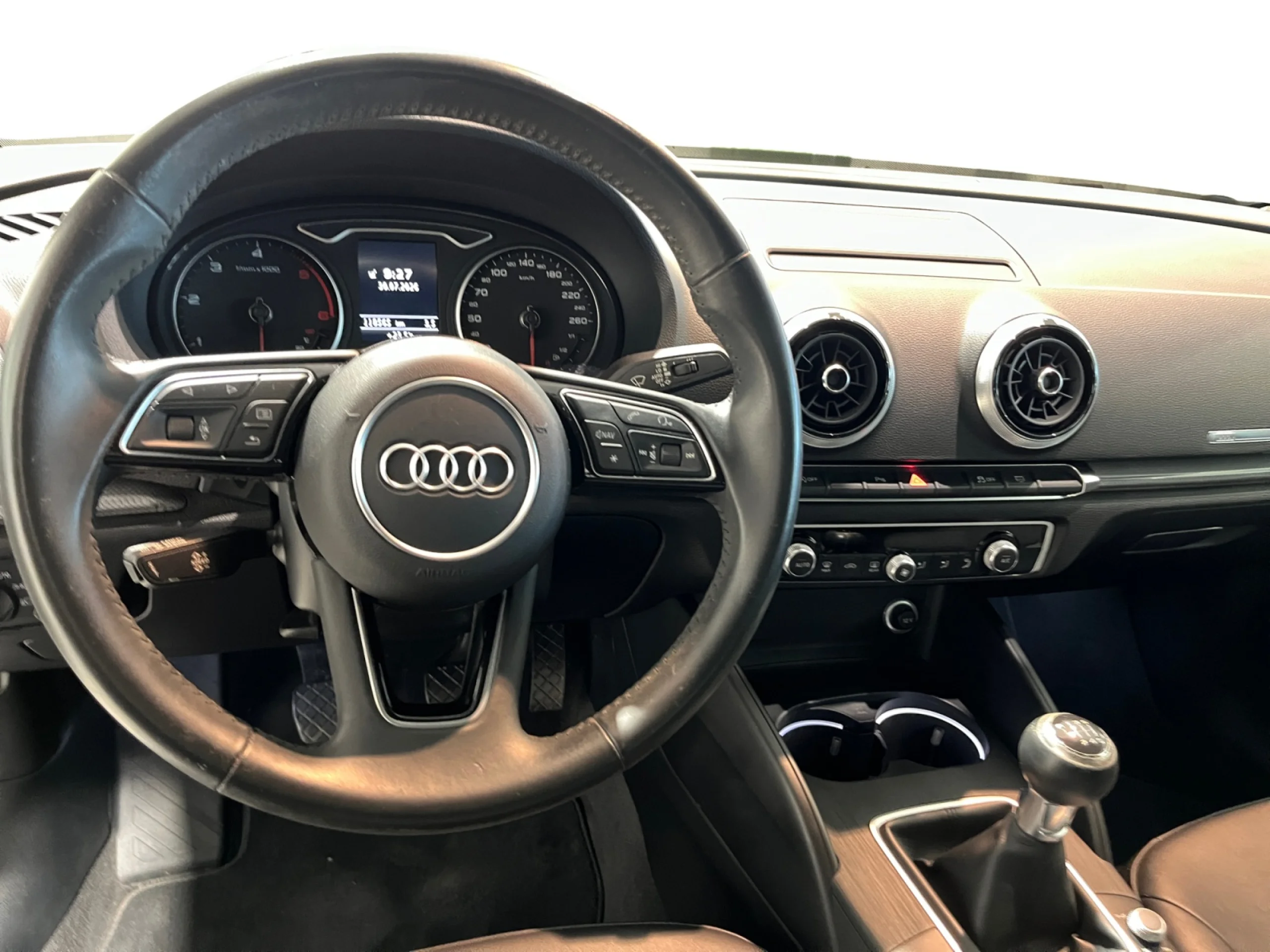AUDI A3 DESIGN EDITION 1.6 TDI 85KW SPORTBACK - Foto 9