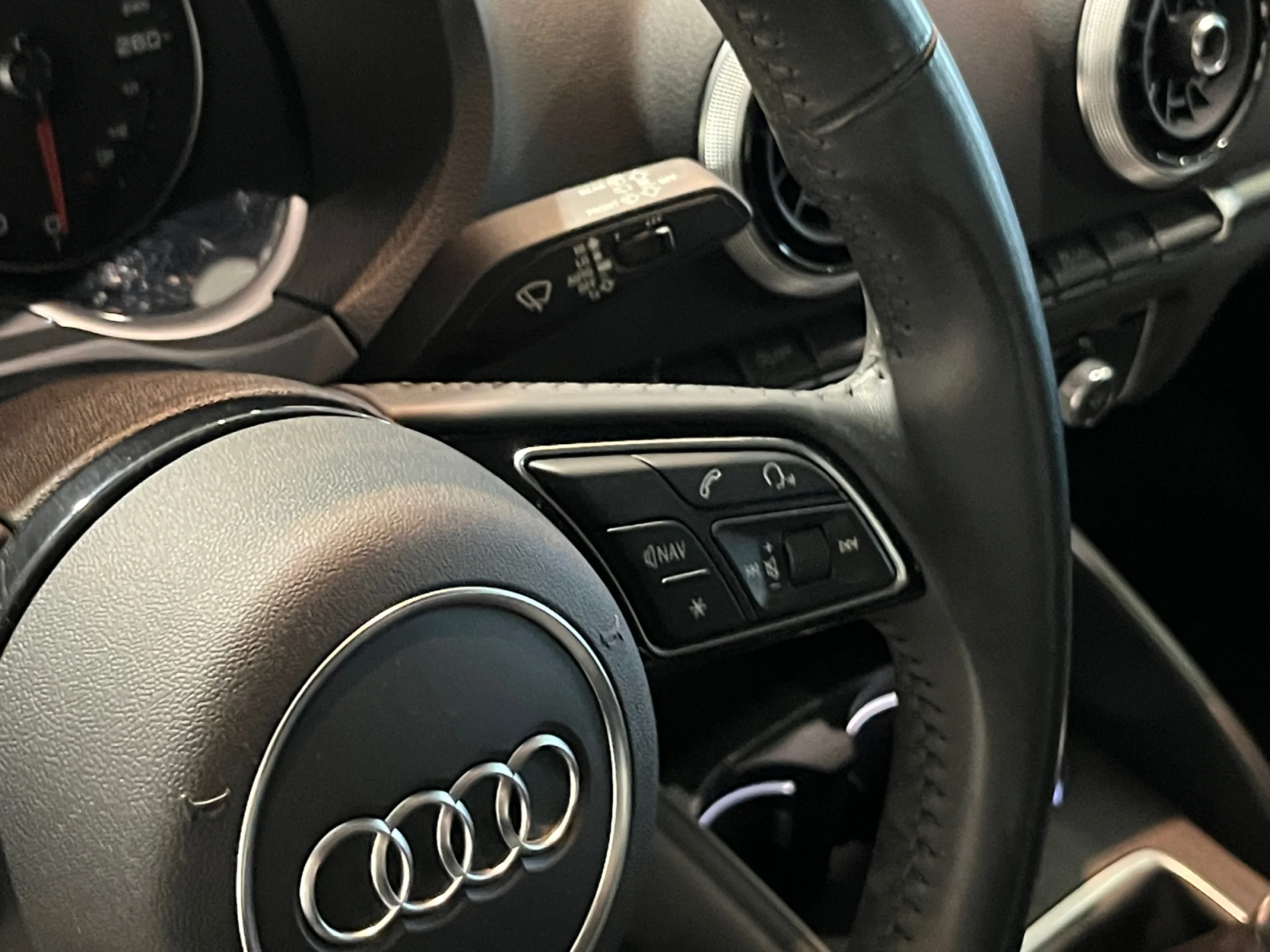 AUDI A3 DESIGN EDITION 1.6 TDI 85KW SPORTBACK - Foto 10