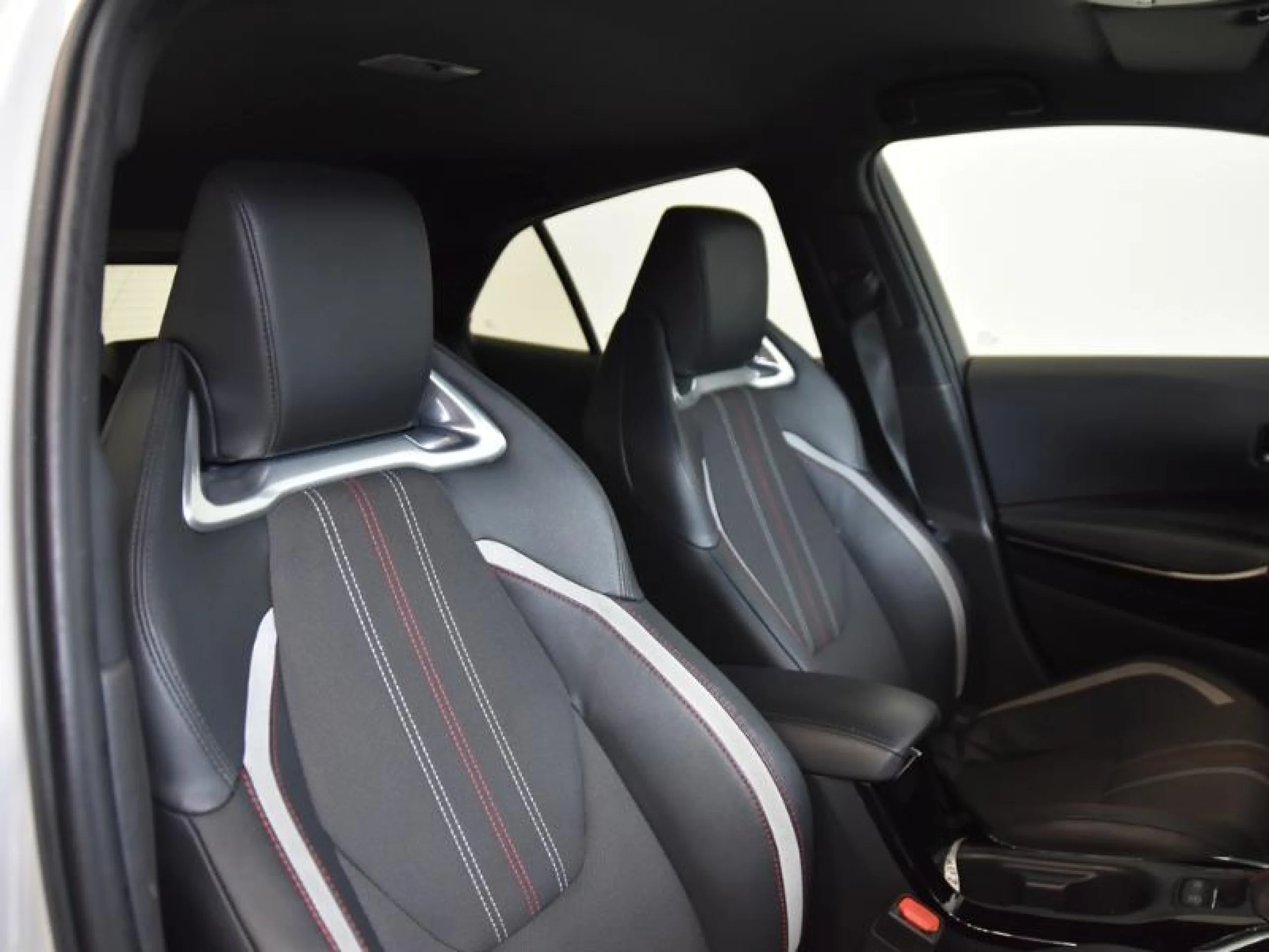 TOYOTA COROLLA 2.0 180H GR SPORT E CVT - Foto 9