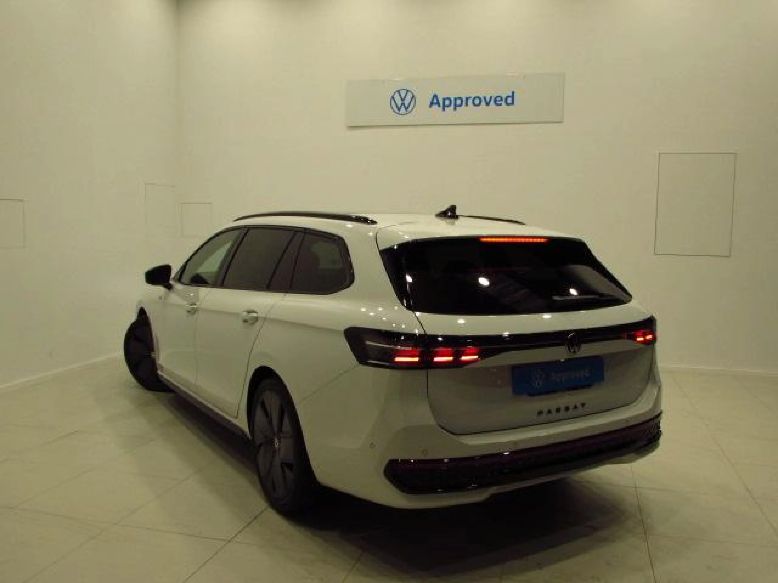 VOLKSWAGEN PASSAT PASSAT R LINE 1.5 ETSI 110 KW (150 CV)  AUTOM TICO DSG 7 VEL. - Foto 2