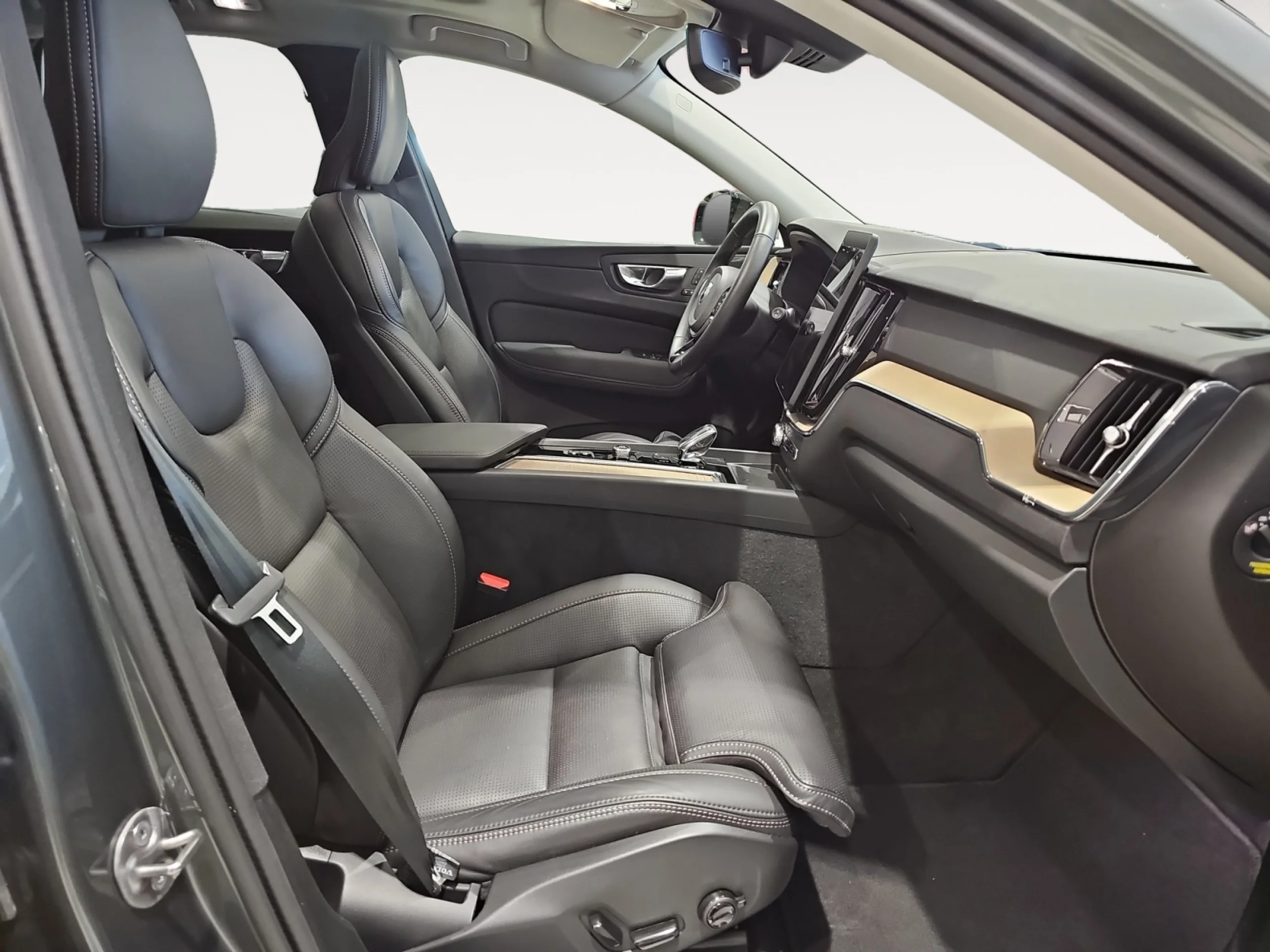 VOLVO XC60 2.0 B5 G MHEV PLUS DARK AUTO AWD - Foto 5