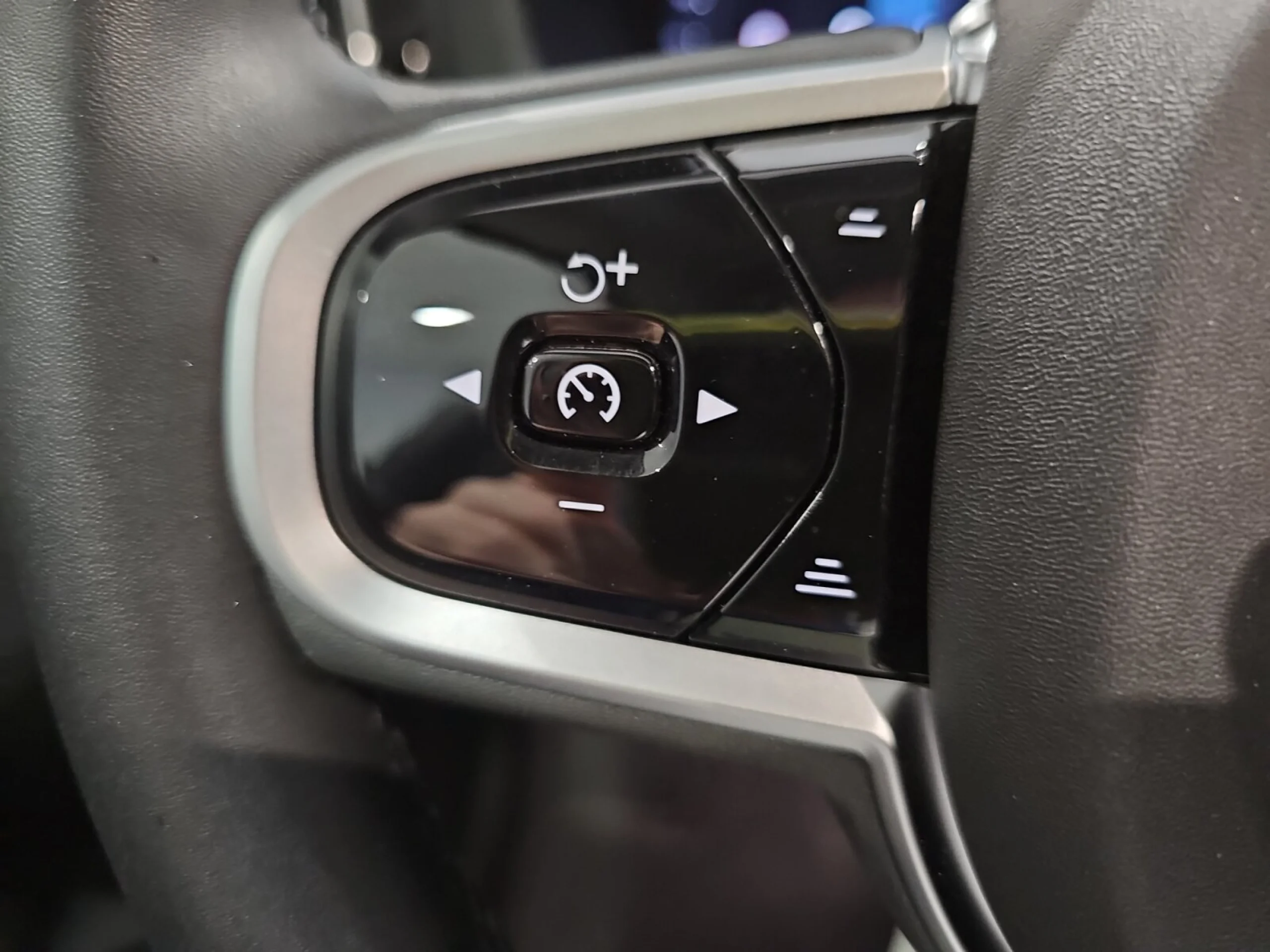 VOLVO XC60 2.0 B5 G MHEV PLUS DARK AUTO AWD - Foto 12