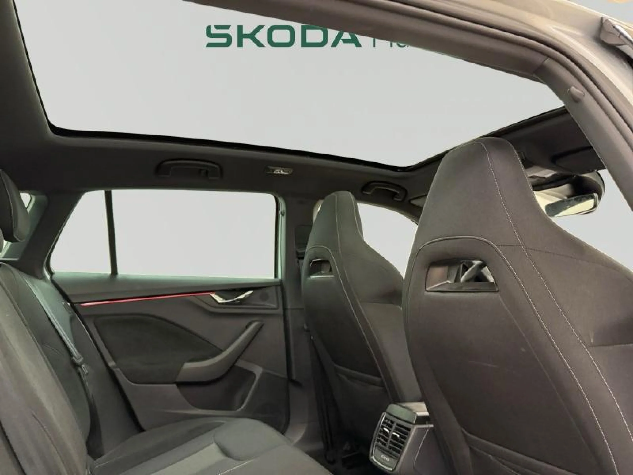 SKODA SCALA 1.0 TSI 85KW (115CV) DESIGN - Foto 9