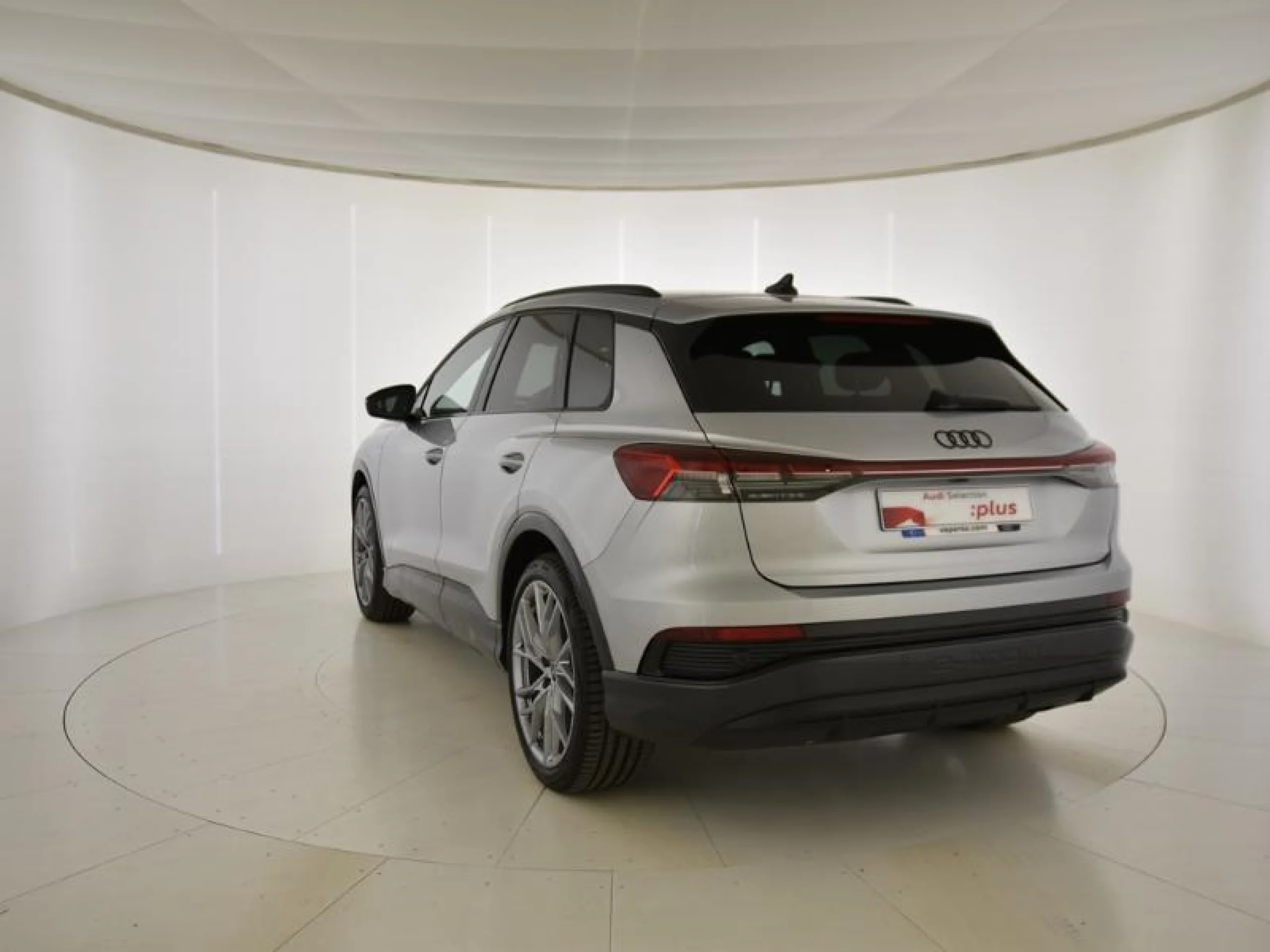 AUDI Q4 E TRON GENUINE EDITION 45 E TRON 210KW 82KWH - Foto 2