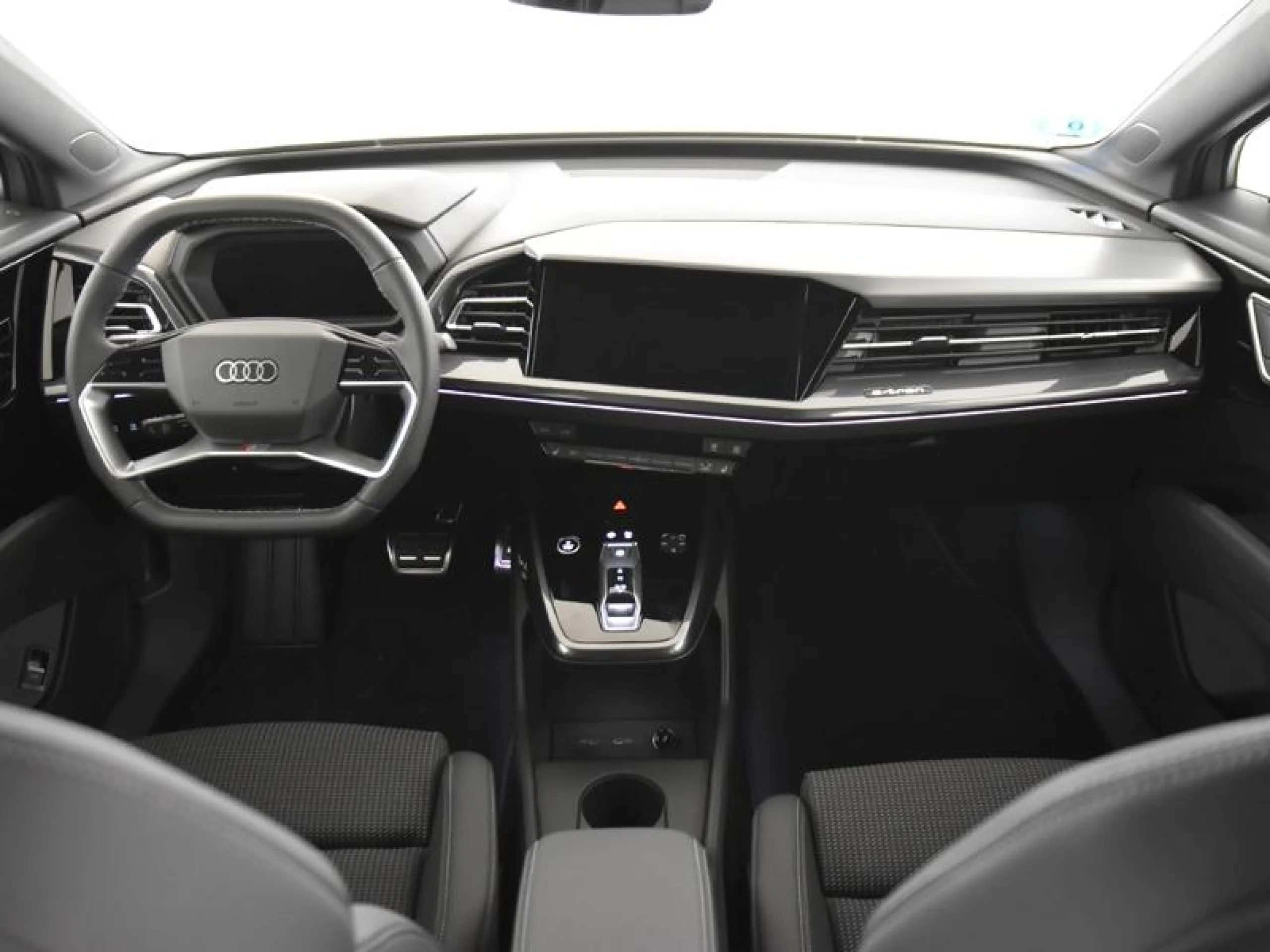 AUDI Q4 E TRON GENUINE EDITION 45 E TRON 210KW 82KWH - Foto 4