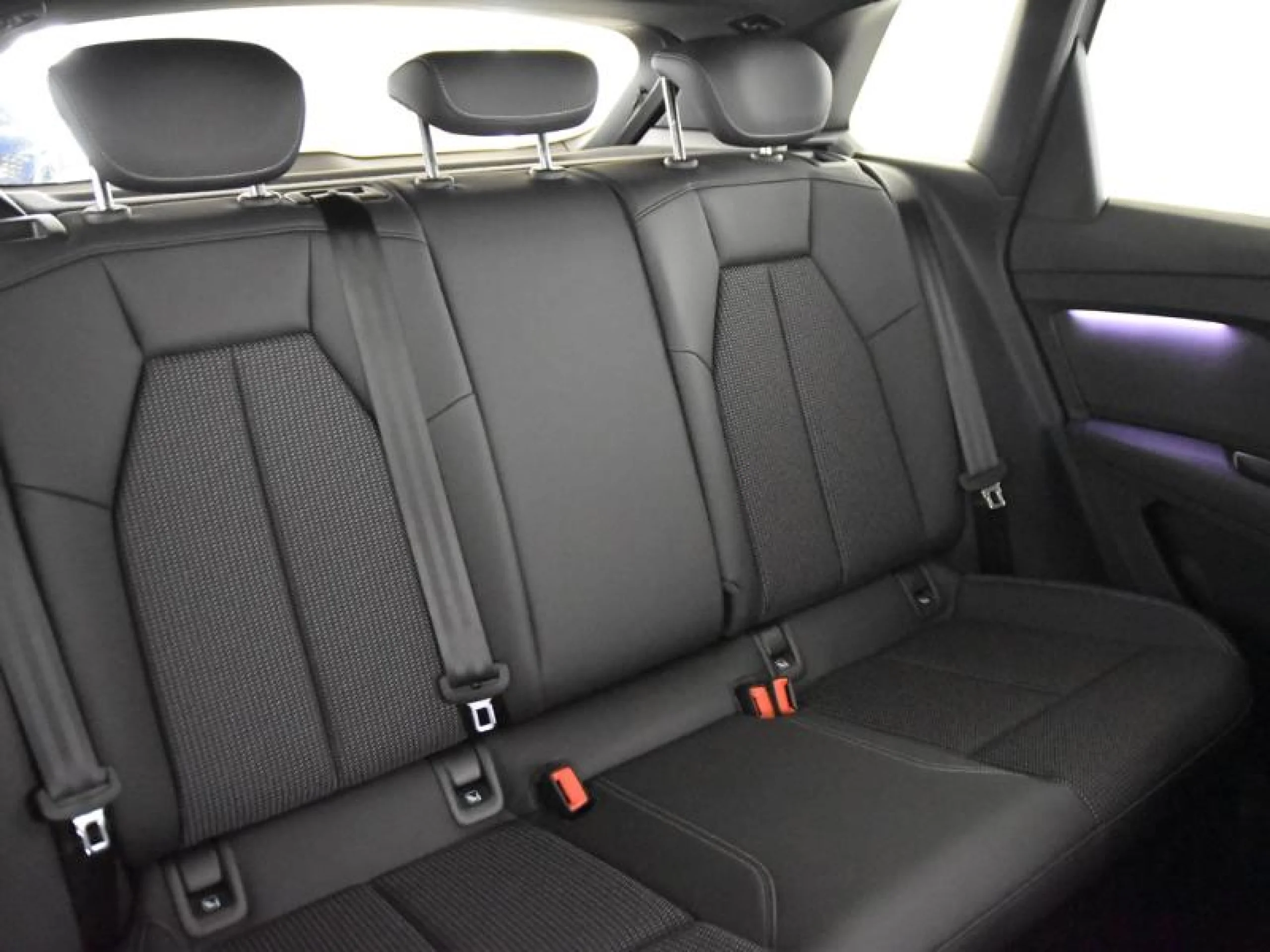 AUDI Q4 E TRON GENUINE EDITION 45 E TRON 210KW 82KWH - Foto 5