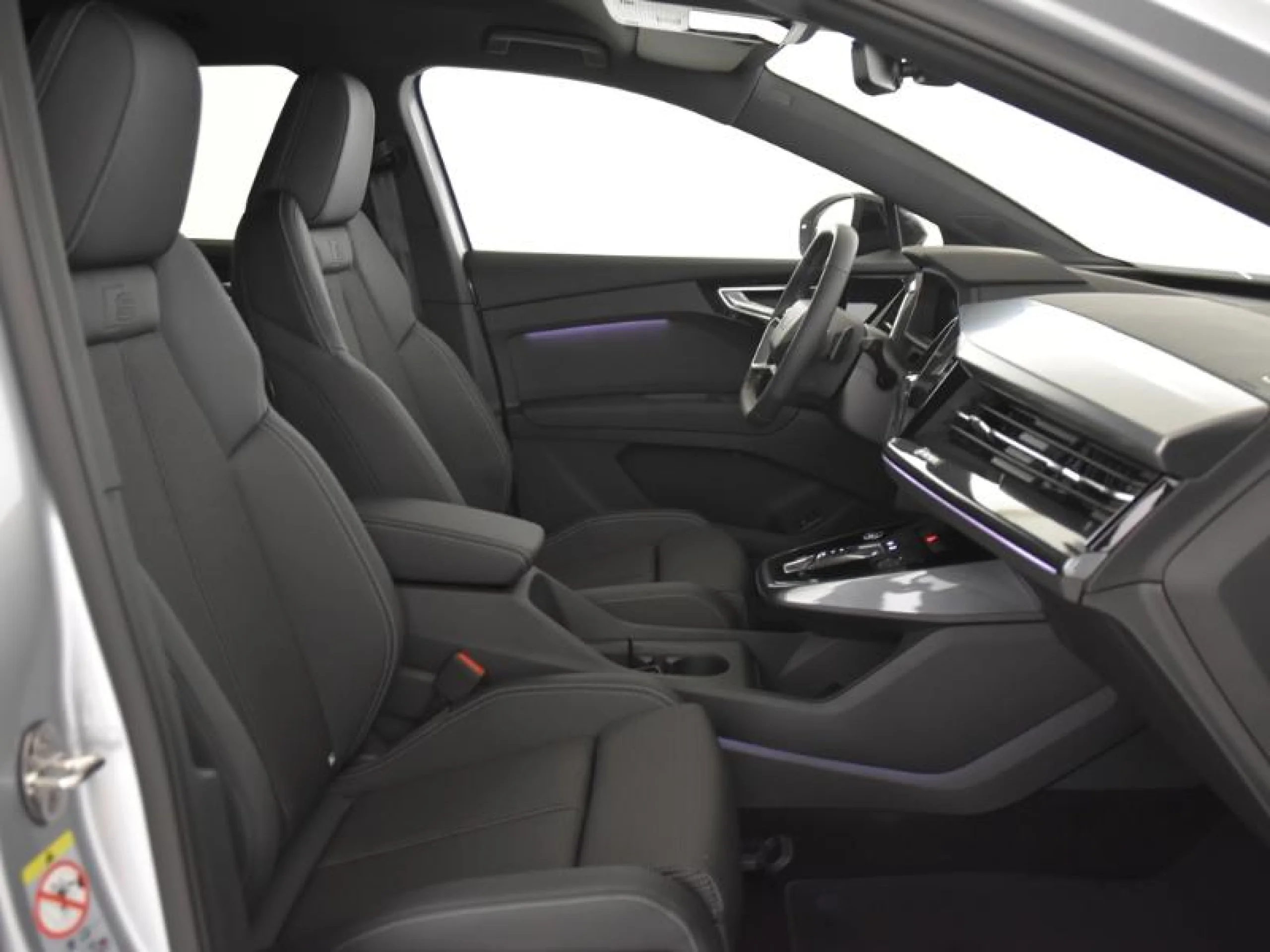 AUDI Q4 E TRON GENUINE EDITION 45 E TRON 210KW 82KWH - Foto 6