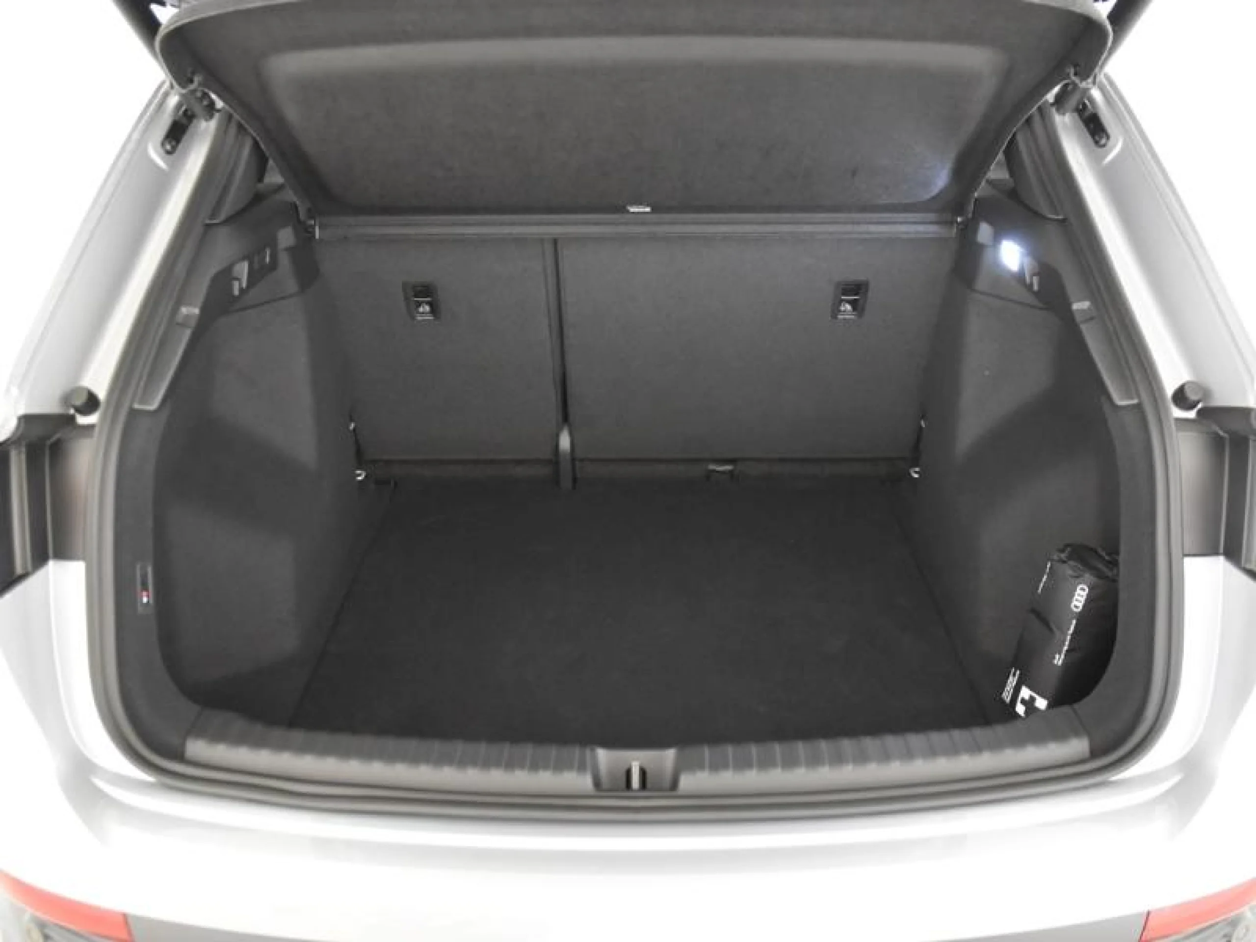 AUDI Q4 E TRON GENUINE EDITION 45 E TRON 210KW 82KWH - Foto 7