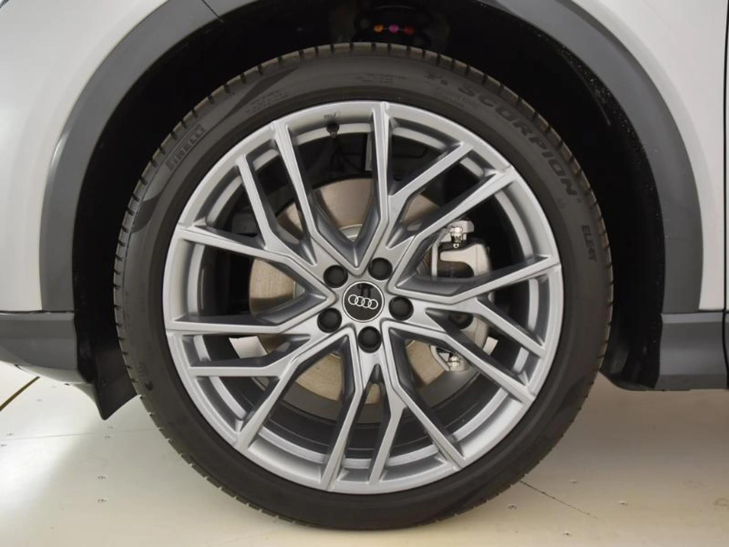 AUDI Q4 E TRON GENUINE EDITION 45 E TRON 210KW 82KWH - Foto 8