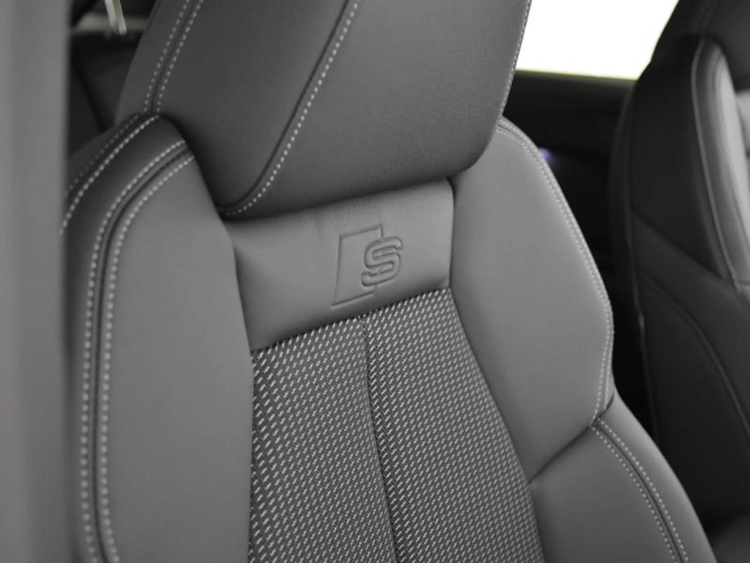 AUDI Q4 E TRON GENUINE EDITION 45 E TRON 210KW 82KWH - Foto 11