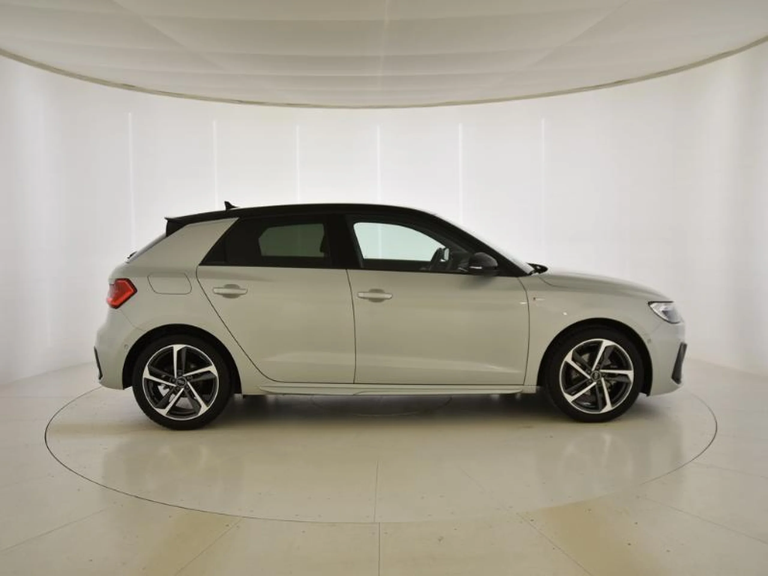 AUDI A1 SPORTBACK ADRENAL BLACK 30TFSI 81KW S TR - Foto 3