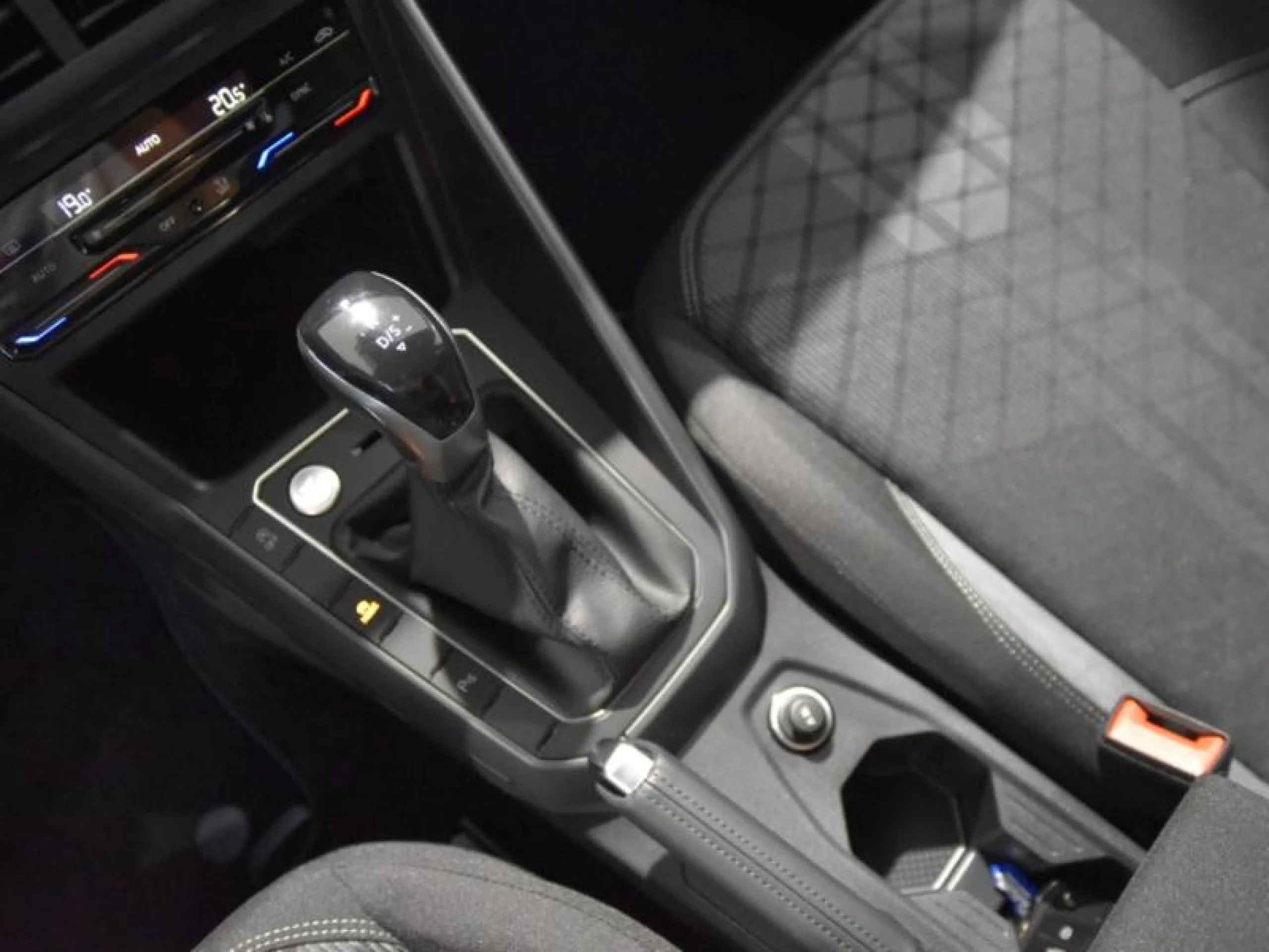 VOLKSWAGEN TAIGO R LINE 1.0 TSI 81KW (110CV) DSG - Foto 10