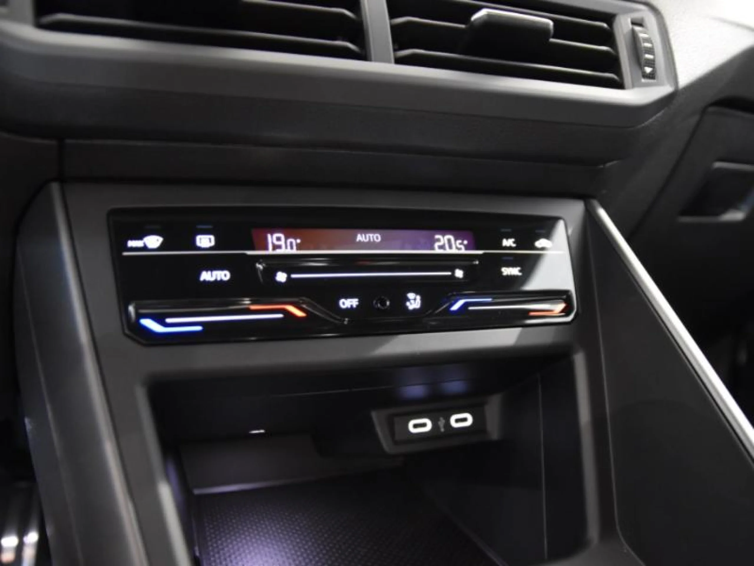 VOLKSWAGEN TAIGO R LINE 1.0 TSI 81KW (110CV) DSG - Foto 11