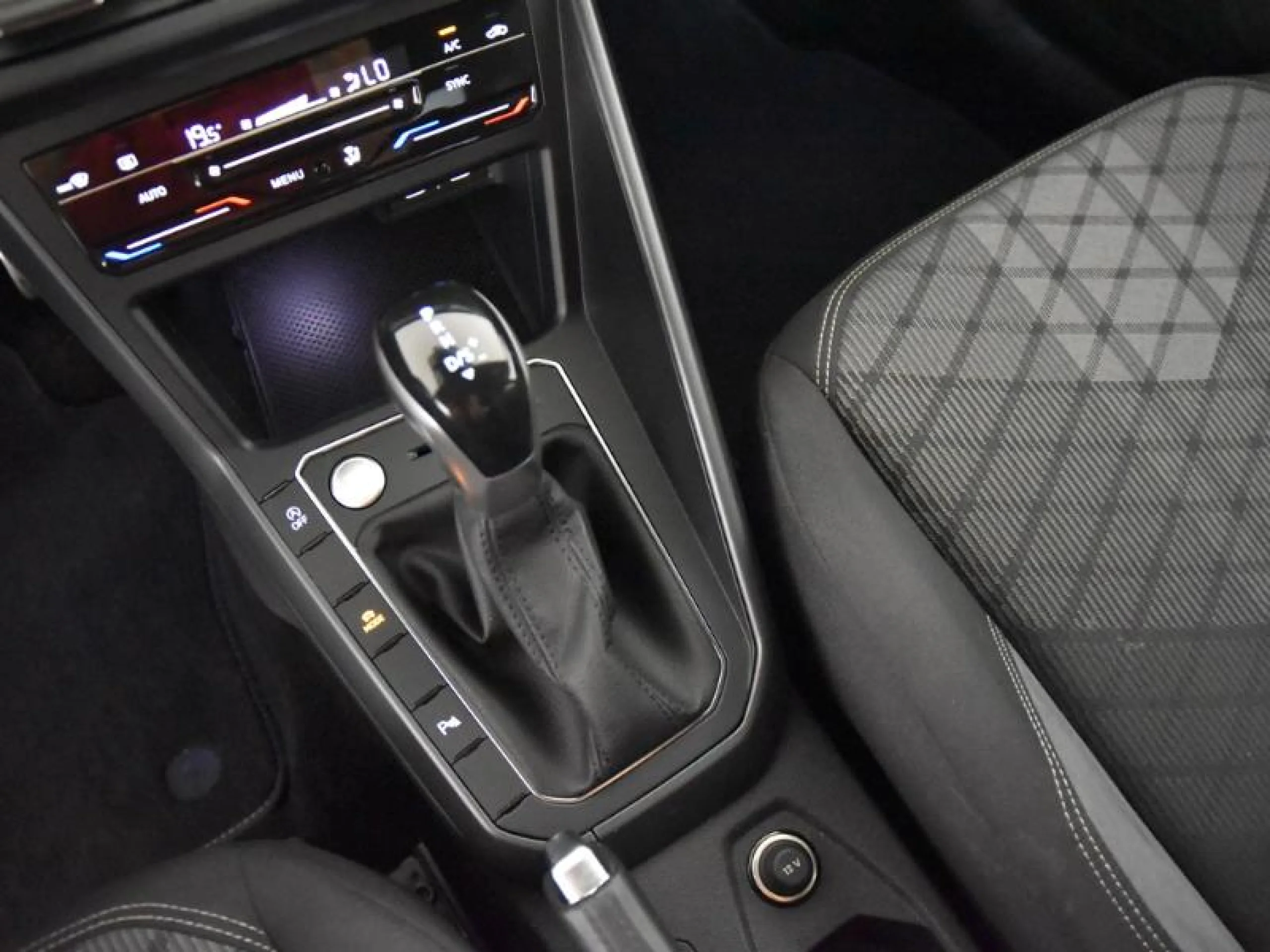 VOLKSWAGEN TAIGO R LINE 1.0 TSI 85KW (115CV) DSG - Foto 10