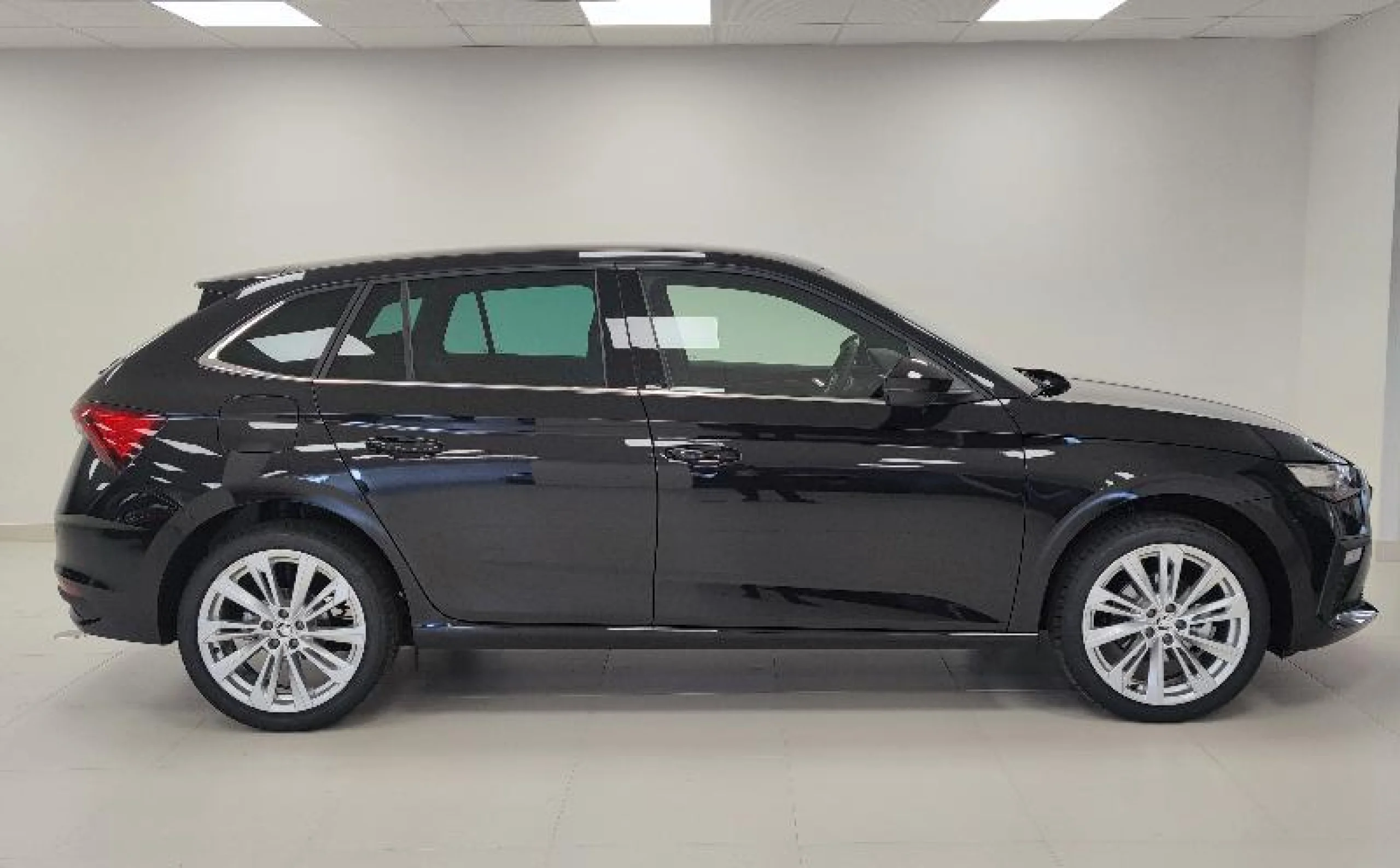 SKODA SCALA 1.5 TSI 110 KW (150 CV) DSG DESIGN - Foto 3