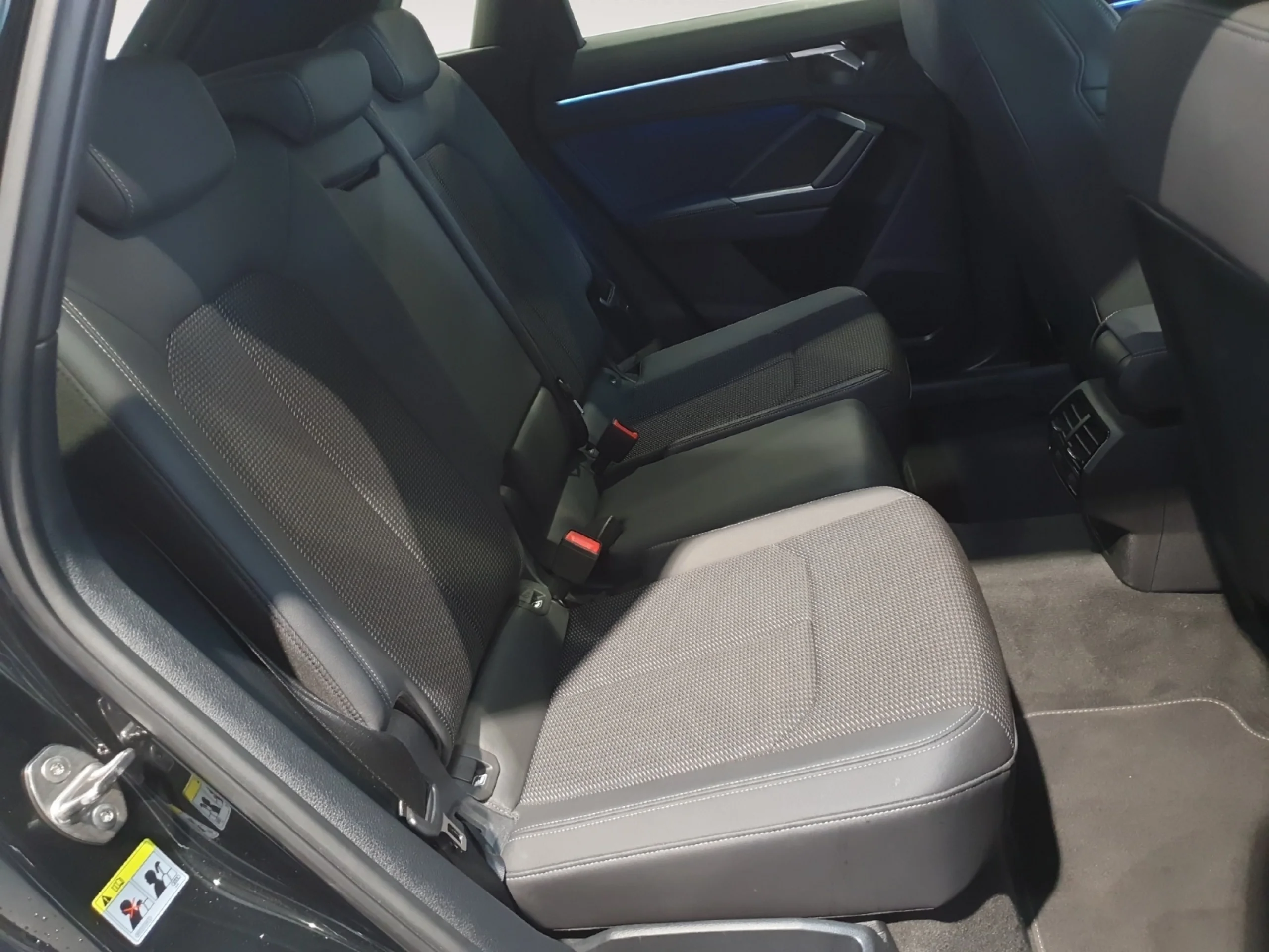 AUDI Q3 BLACK LINE 35 TDI 110KW (150CV) S TRONIC - Foto 8