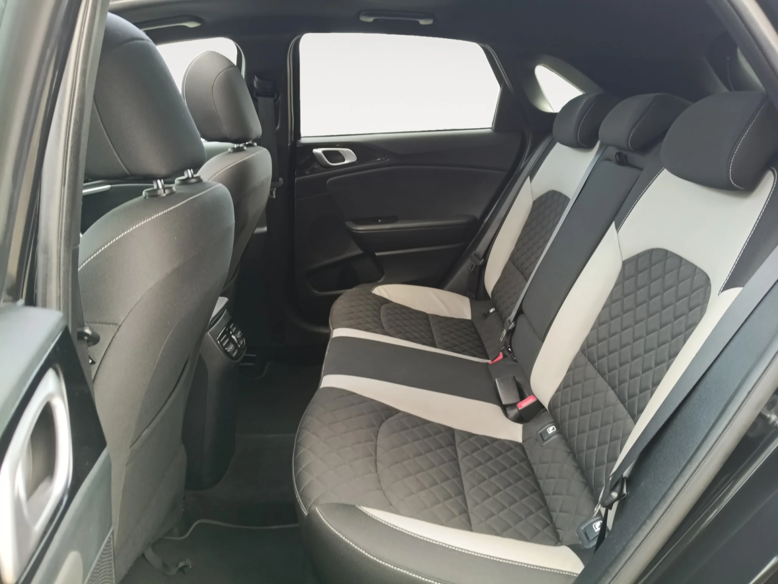 KIA CEED 1.6 CRDI 100KW (136CV) CONCEPT - Foto 6