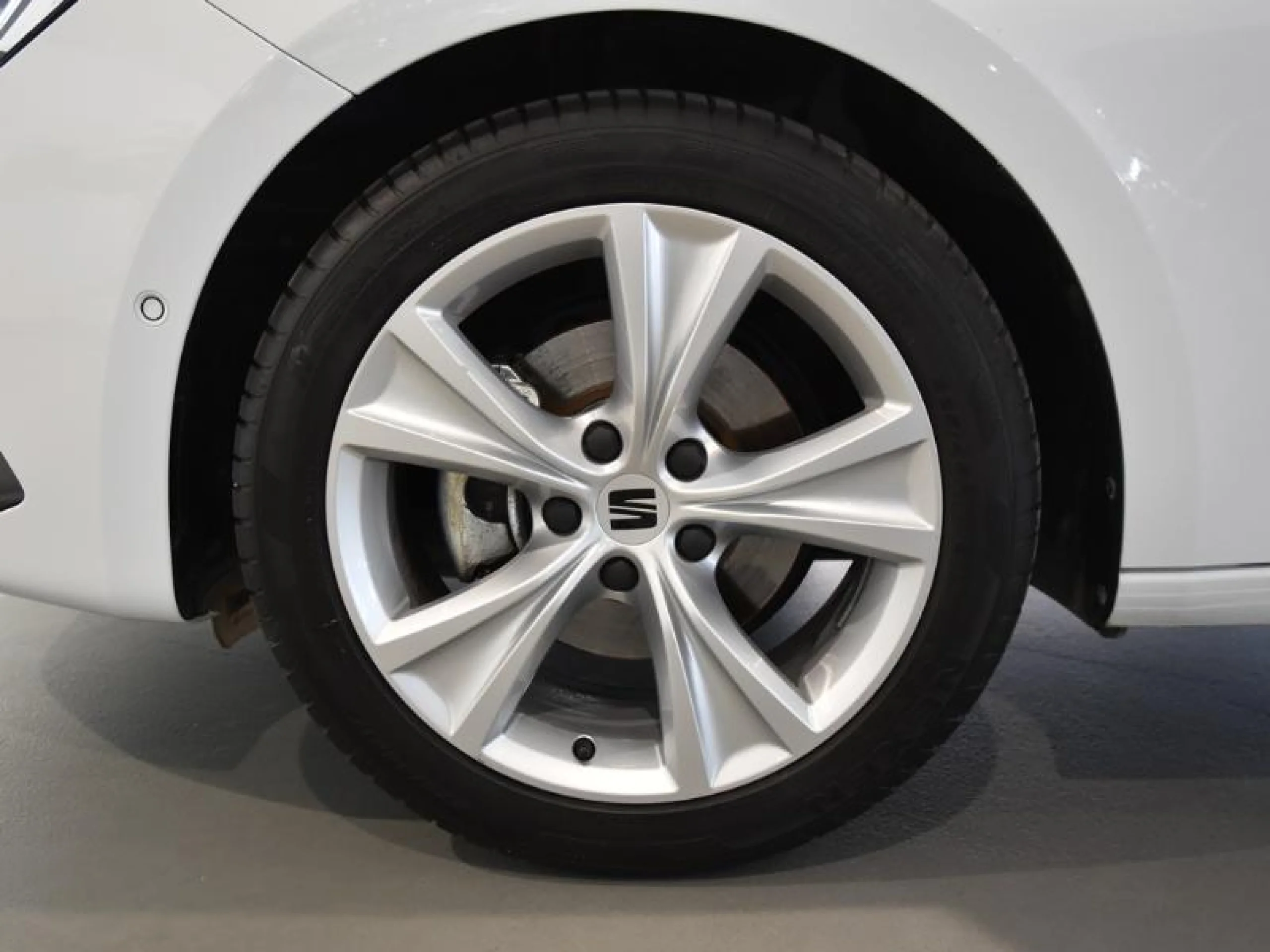 SEAT LEON 1.5 TSI 85KW S&S FR 75 ANIVERSARIO - Foto 8