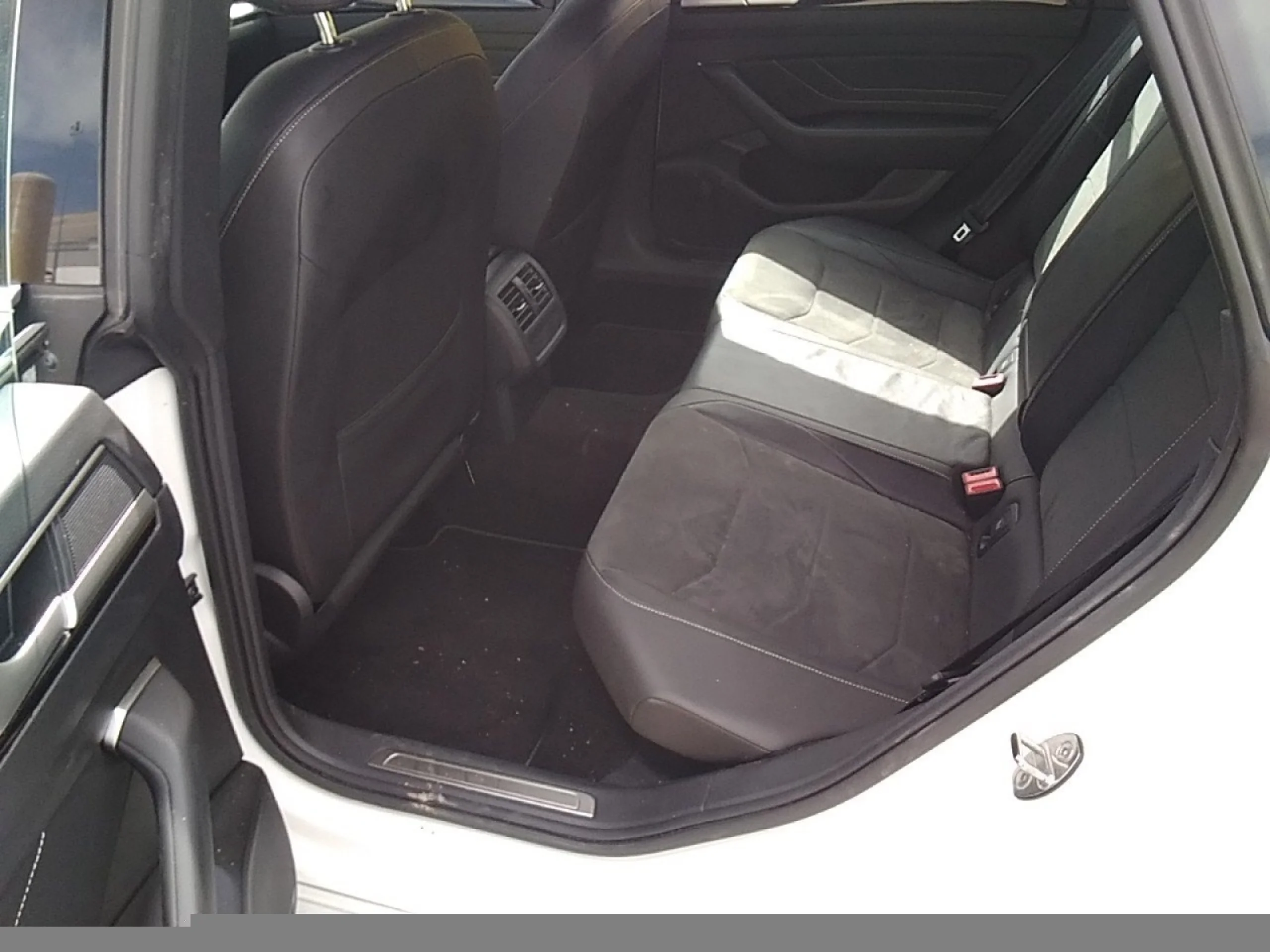 VOLKSWAGEN ARTEON R LINE 2.0 TDI 110KW (150CV) DSG - Foto 8